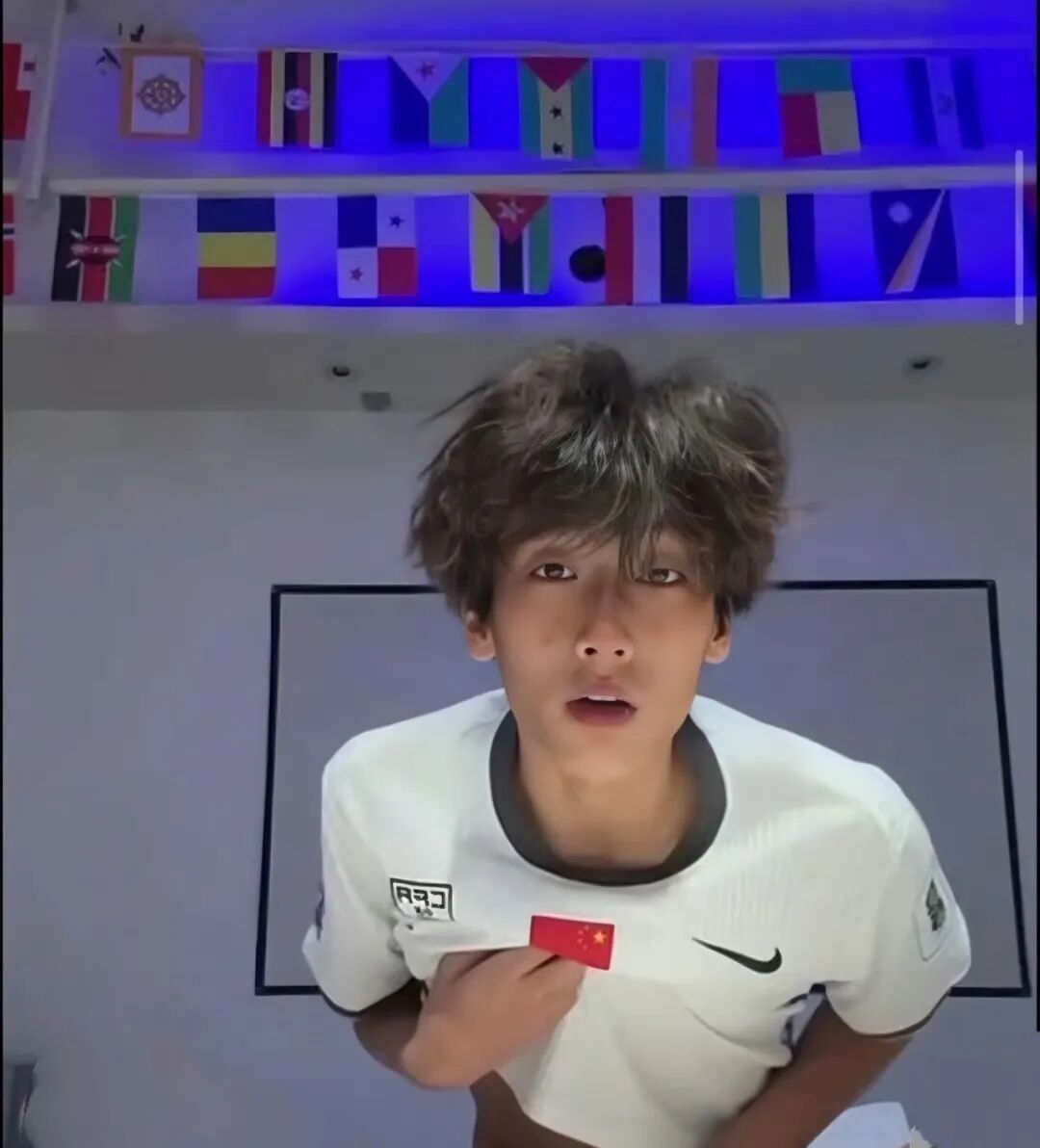 体育生火了!多人疑似被采访?兵哥哥火车上被偷拍? 体育生火了!多人疑似被采访?兵哥哥火车上被偷拍?