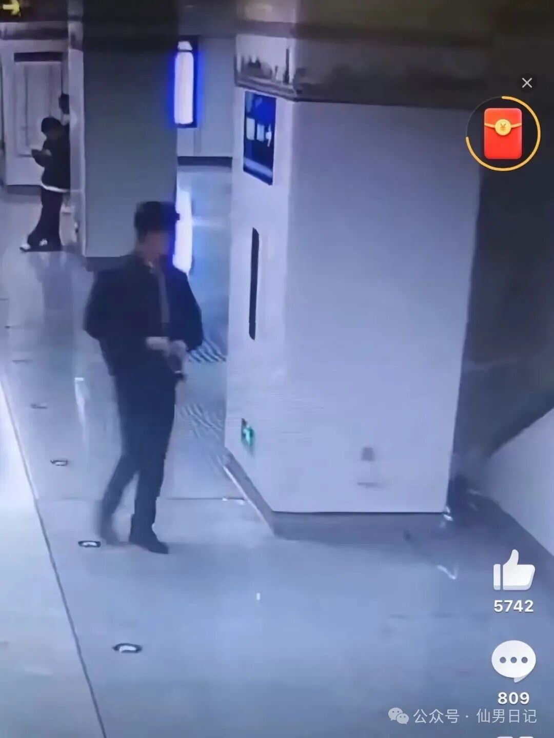 帅哥在地铁里脱裤“做任务”？南宁地铁最近魔幻事件频出