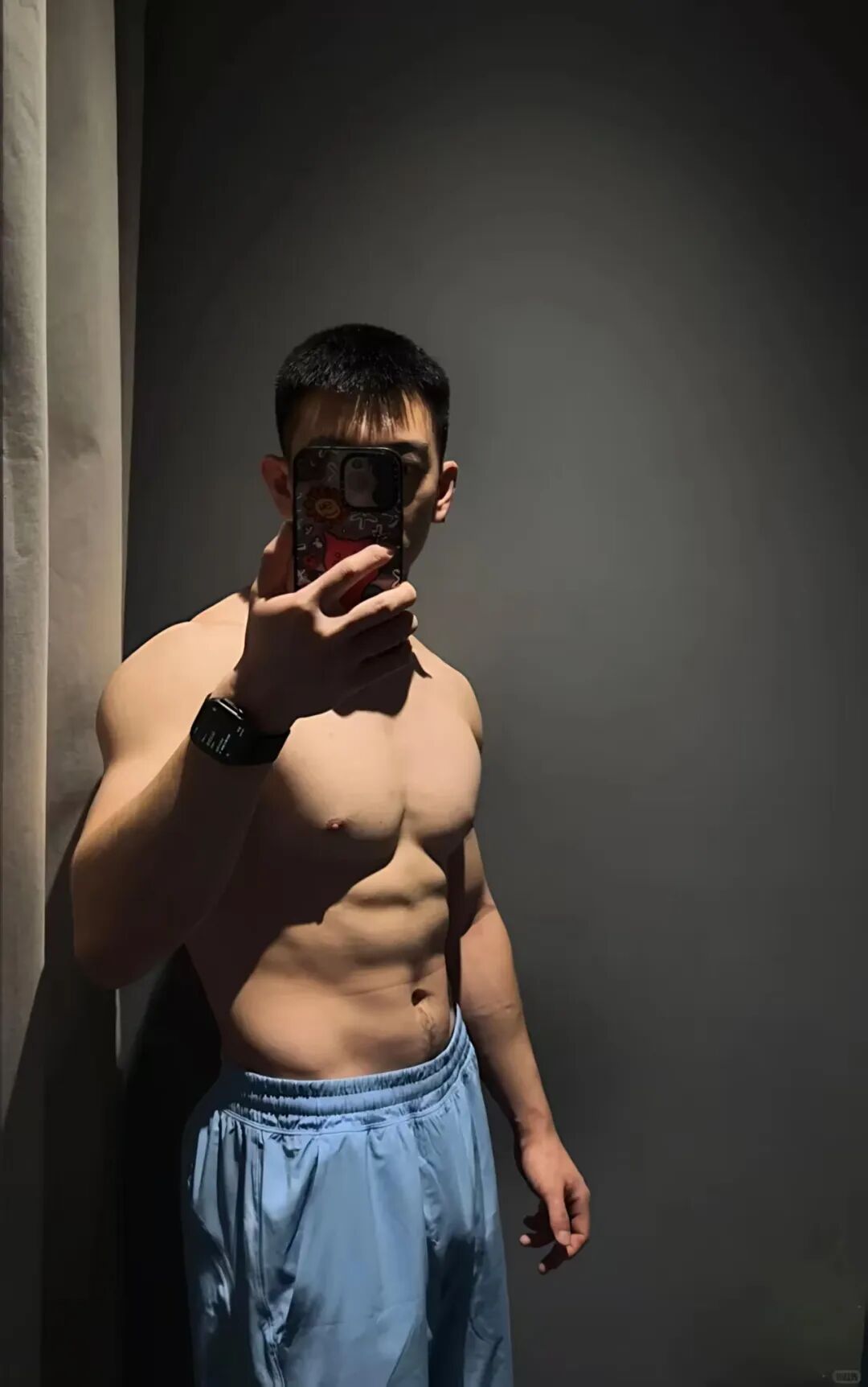 Hyrox 黑衣小哥又大又帅火出圈！被摸腹肌太顶了！