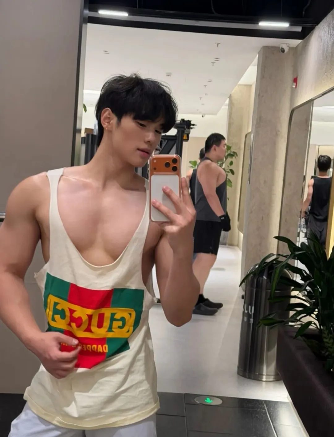 宝藏硬汉体育生硬朗的荷尔蒙颜值