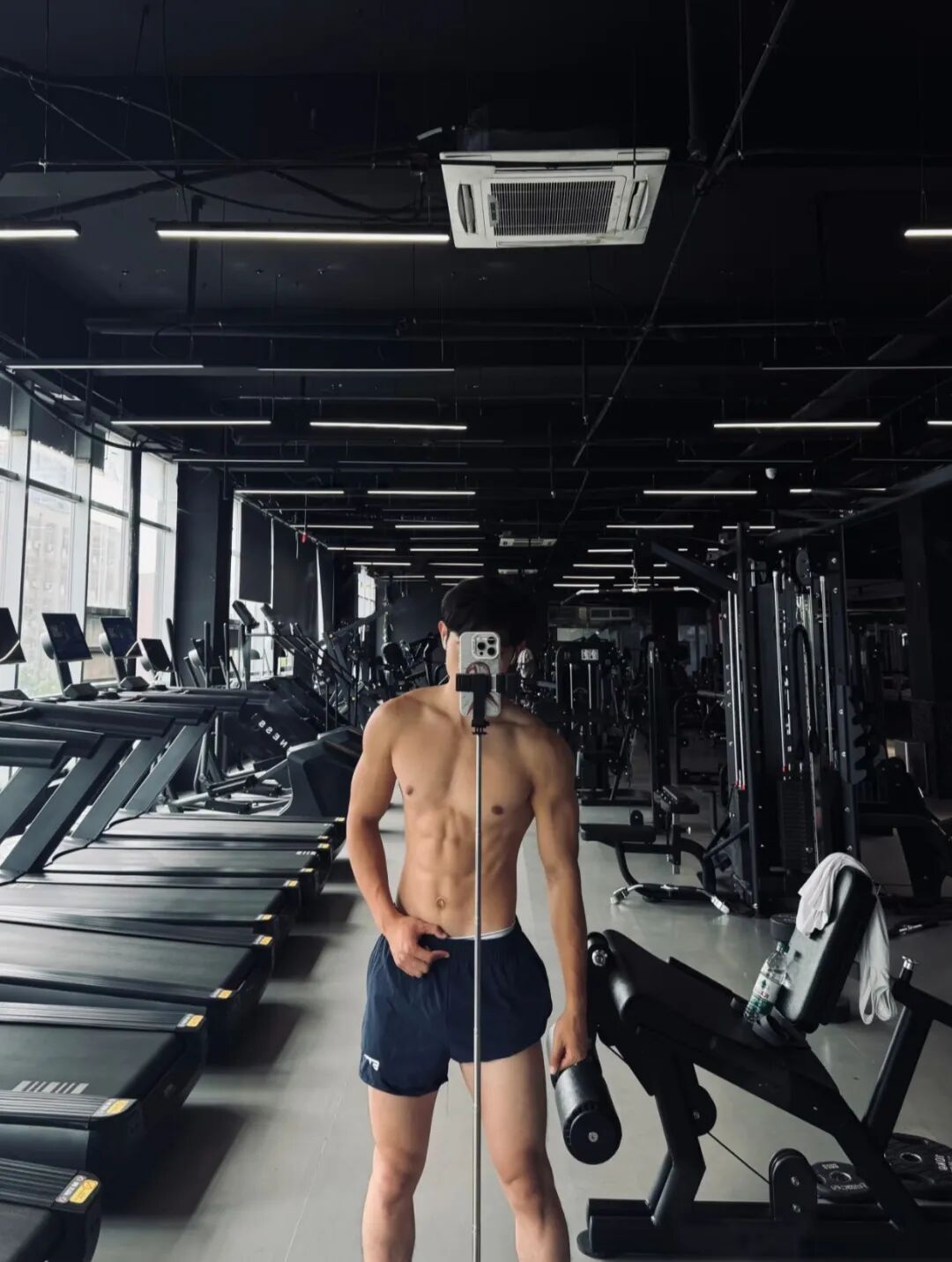 189 武汉地陪白袜肌肉帅哥，因只陪男粉丝爆火.....