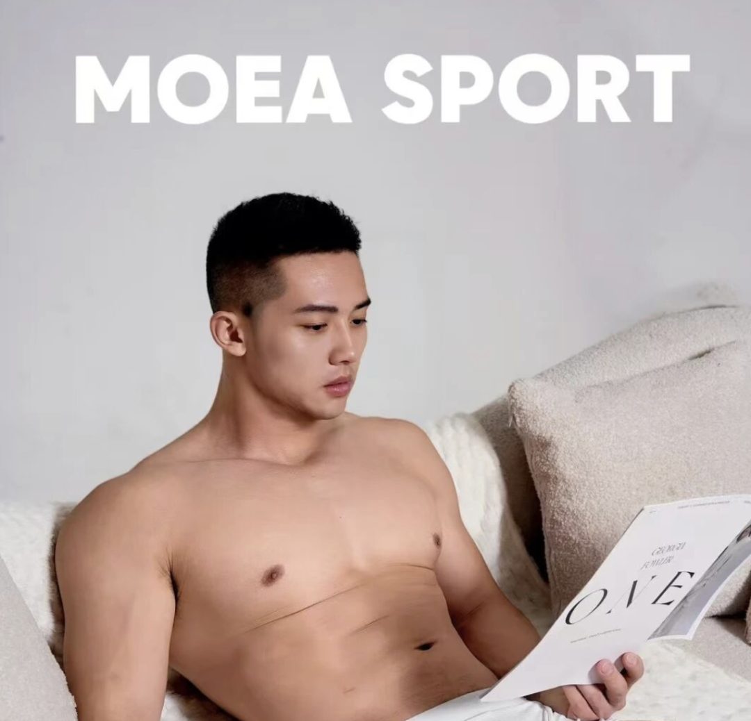 祝万成时隔多年做内裤男模 肌肉身竟变化这么大？！