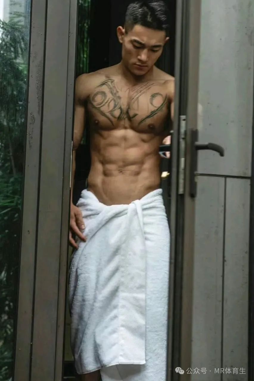 人夫感拉满的肌肉帅哥写真 大胸肌麒麟臂太帅了
