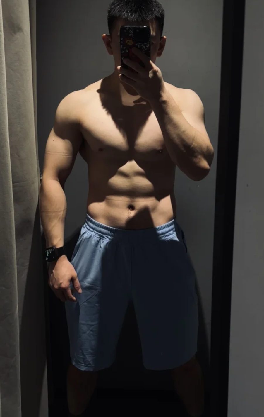 Hyrox 黑衣小哥又大又帅火出圈！被摸腹肌太顶了！