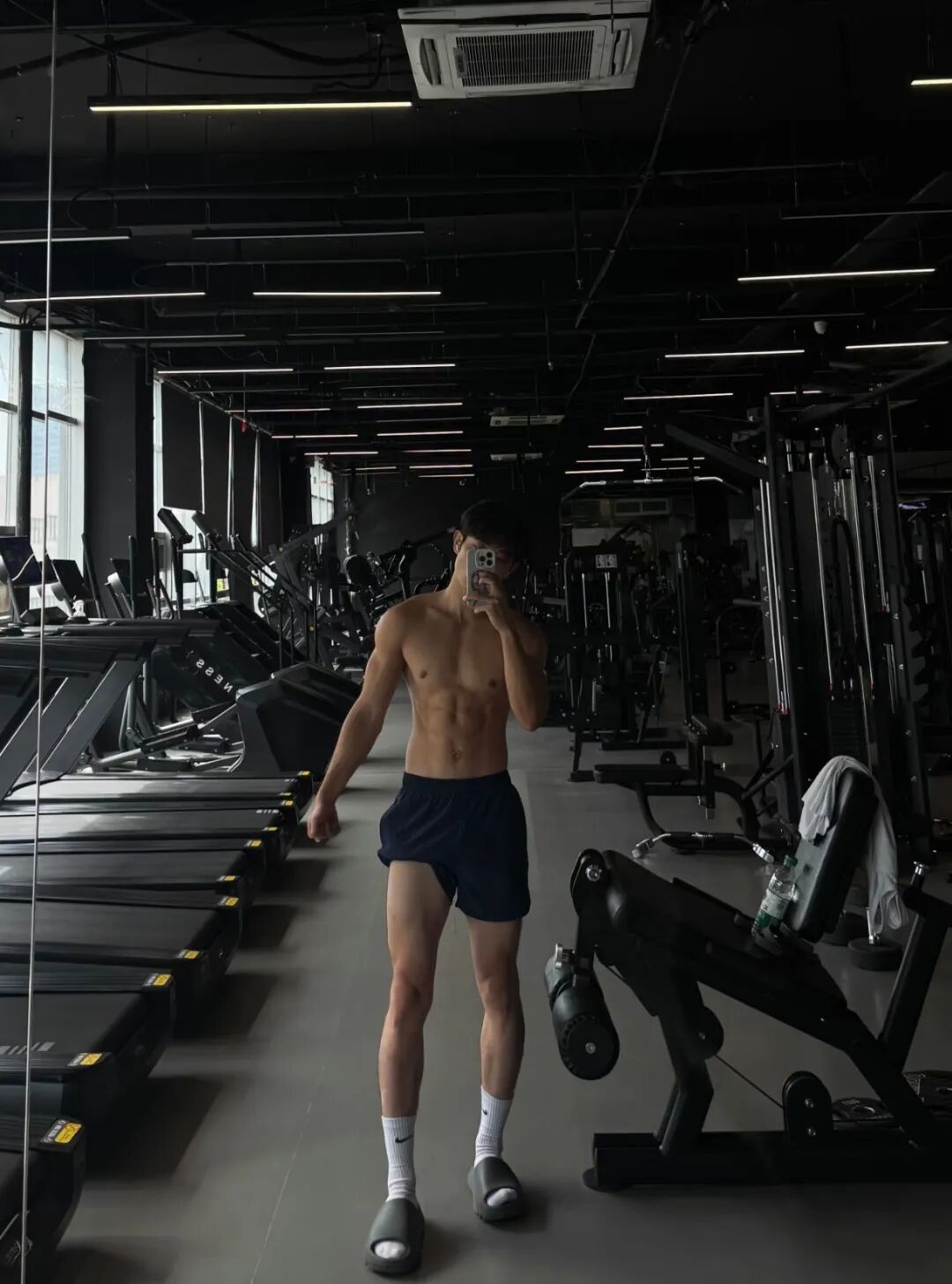 189 武汉地陪白袜肌肉帅哥，因只陪男粉丝爆火.....