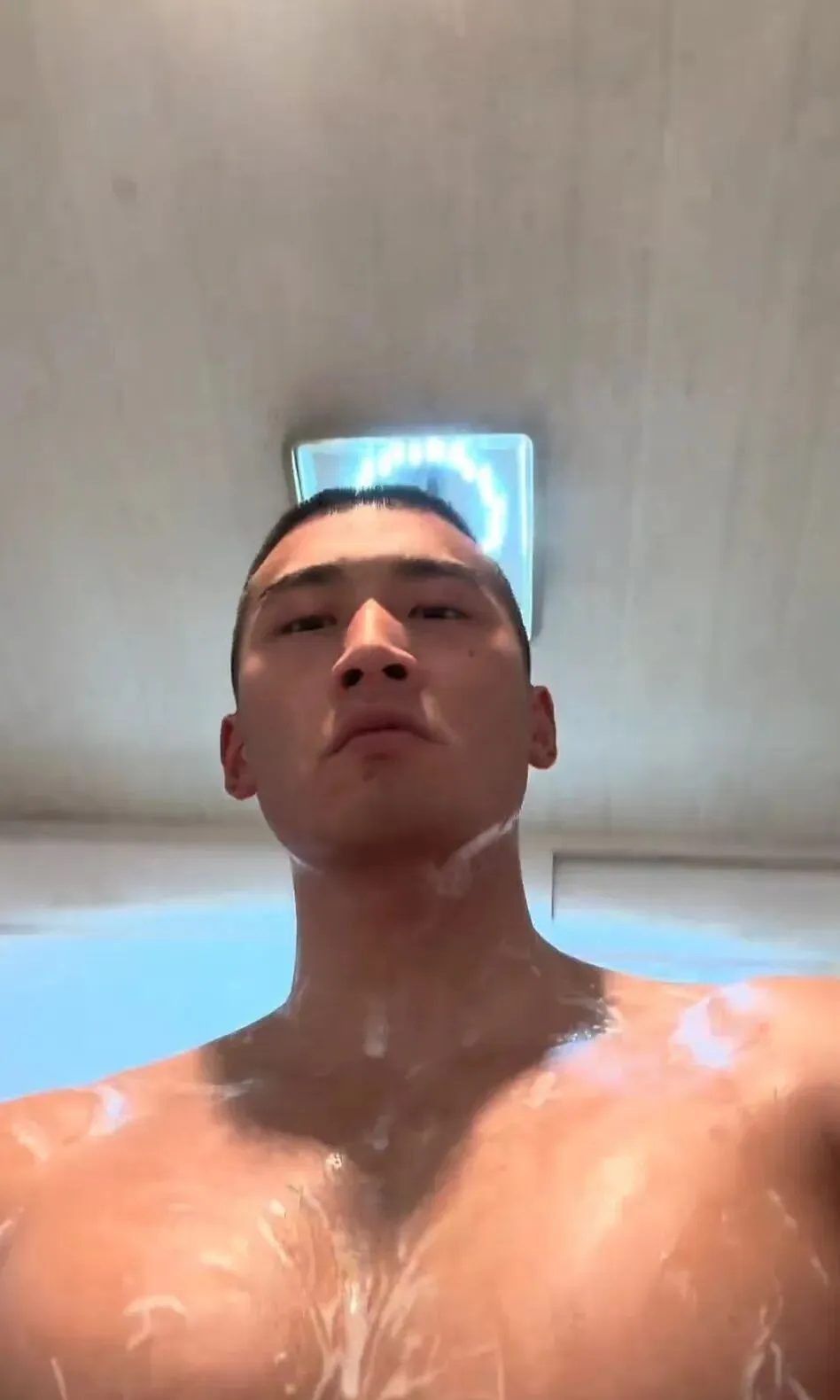 工地男神来袭!河南小伙寸头肌肉线条绝绝子! 工地男神来袭!河南小伙寸头肌肉线条绝绝子!