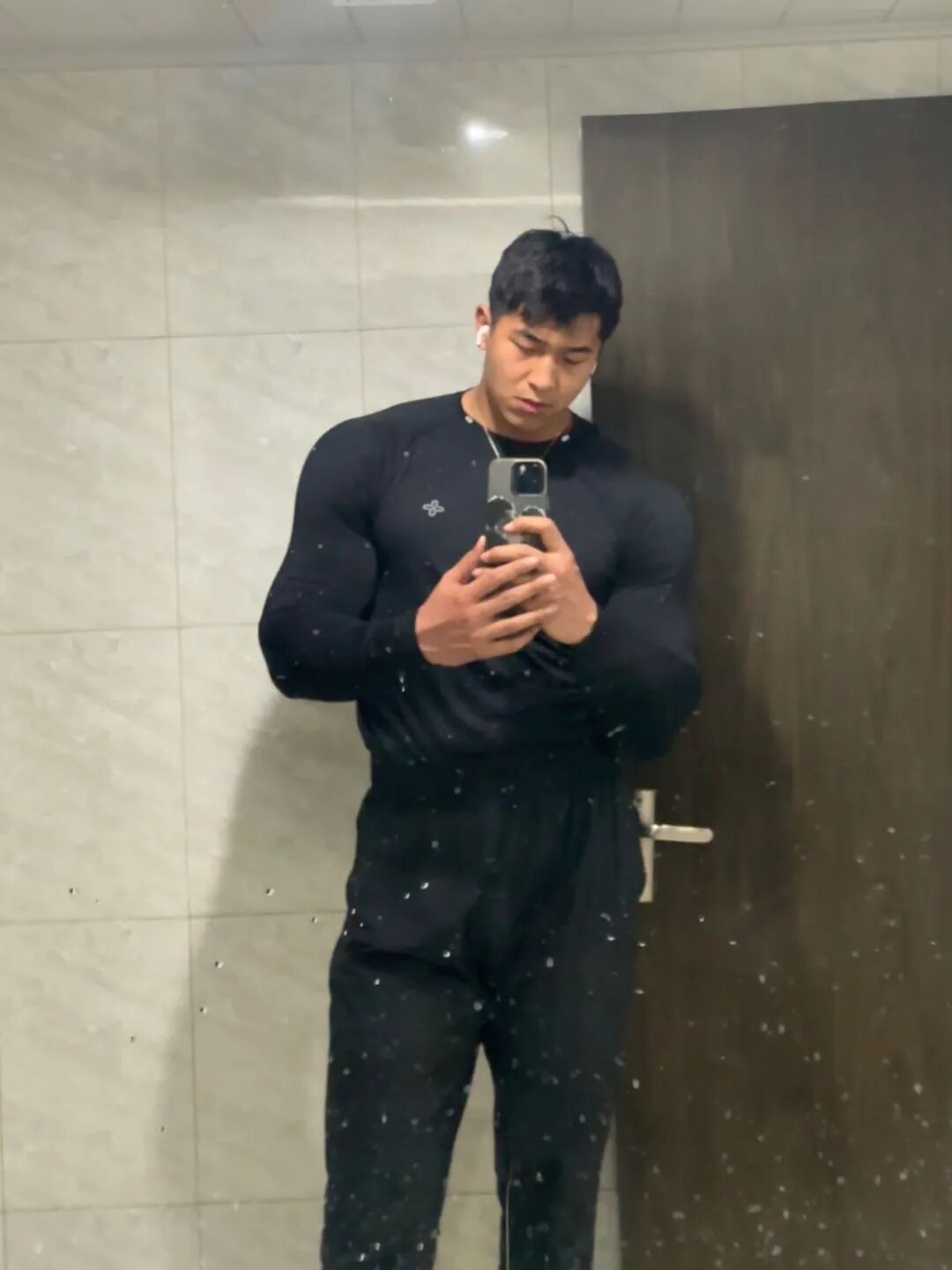 194cm 北体体育生在宿舍展示！看着真猛……