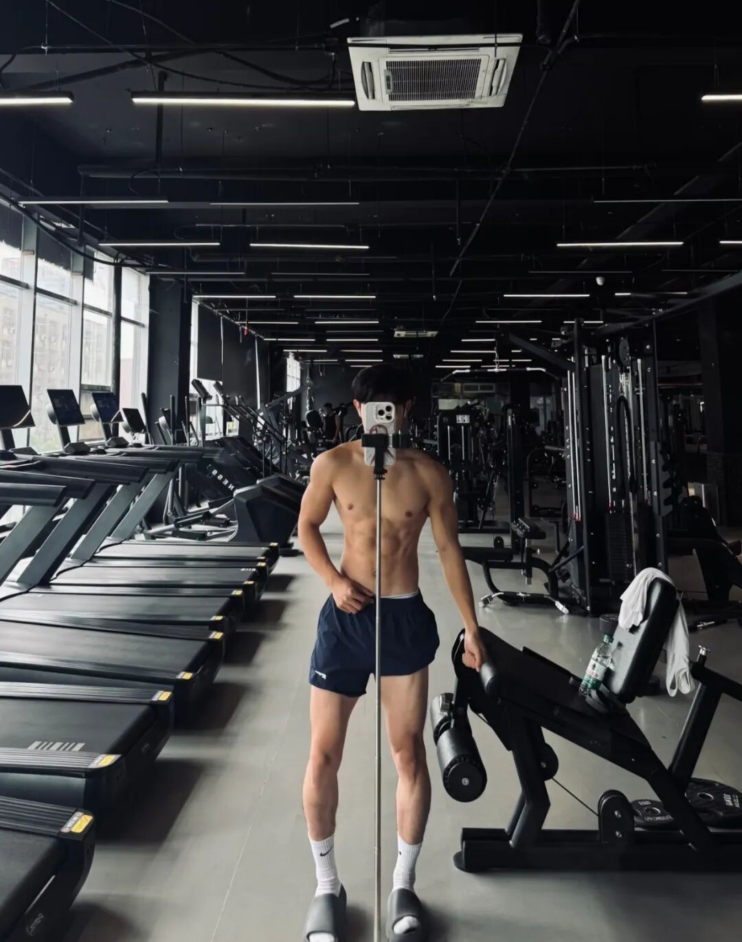 189 武汉地陪白袜肌肉帅哥，因只陪男粉丝爆火.....