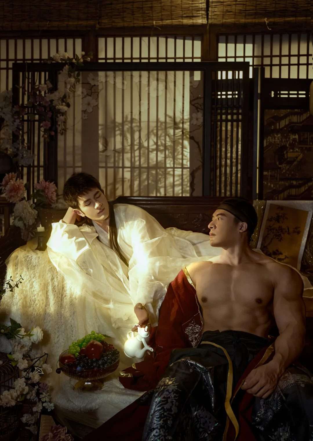 旷世肌肉美男子，同粗壮筋肉猛男把酒言欢通宵达旦