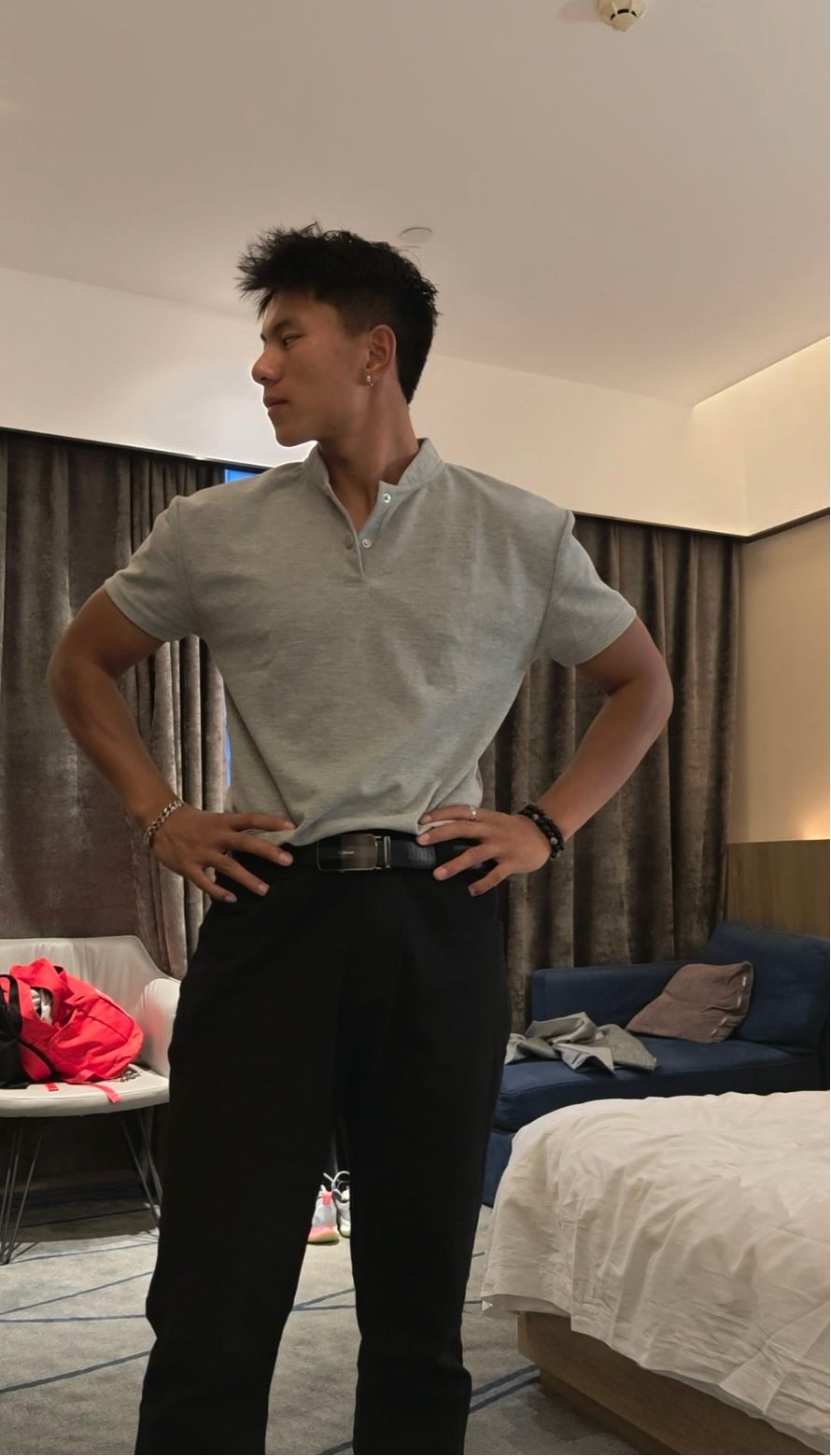 凉山州 23 岁黑皮消防小哥脱了腹毛凸显！看着就很猛……