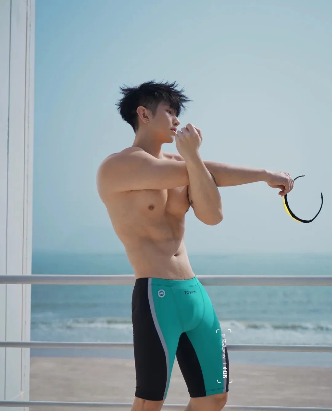 博士肌肉大男孩的职业西装风的转变.... 博士肌肉大男孩的职业西装风的转变....