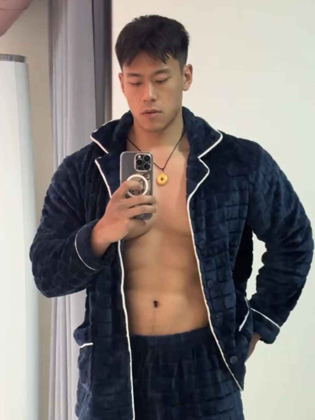 东北 182cm 直男列车员，私下秀肌肉竟然这么大！
