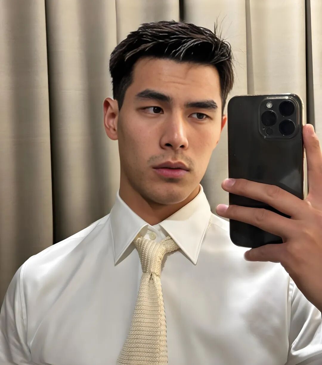 穿衬衫的男生可以剪这 3 种发型，你喜欢哪一款？