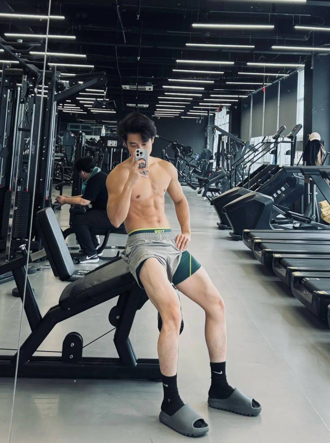 189 武汉地陪白袜肌肉帅哥，因只陪男粉丝爆火.....