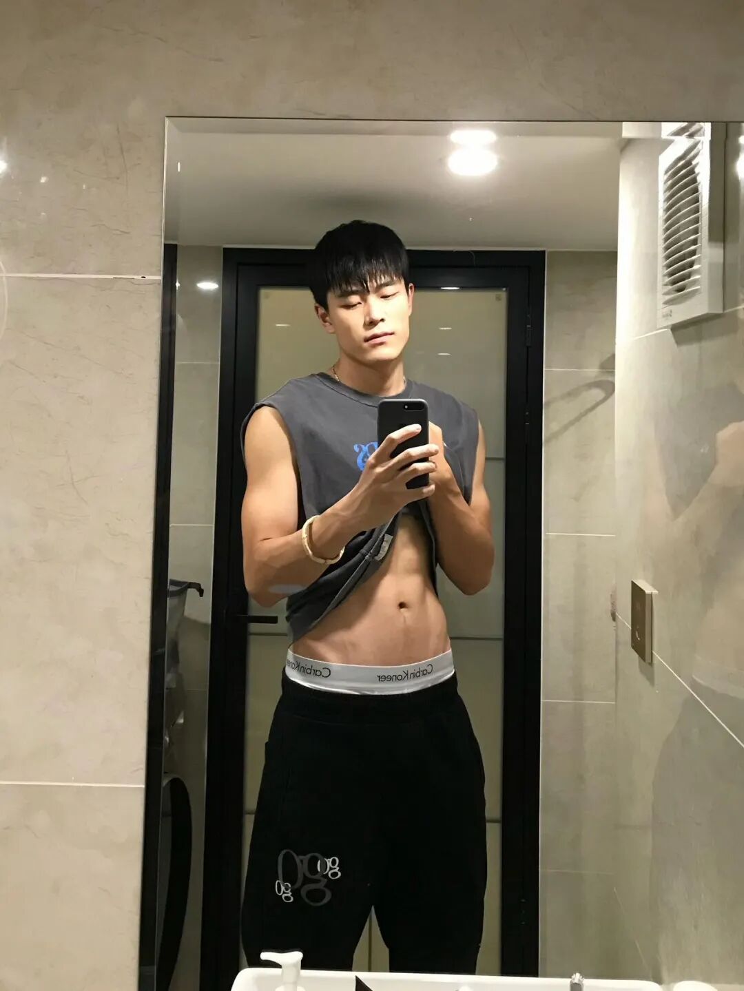 188cm 北京薄肌美术生男大，这个鼻子好大啊！