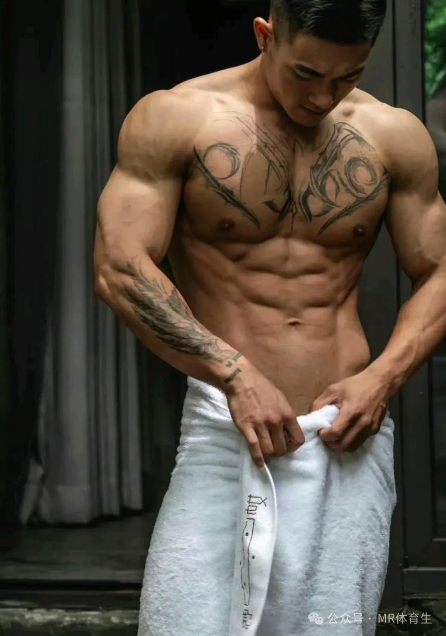 人夫感拉满的肌肉帅哥写真 大胸肌麒麟臂太帅了