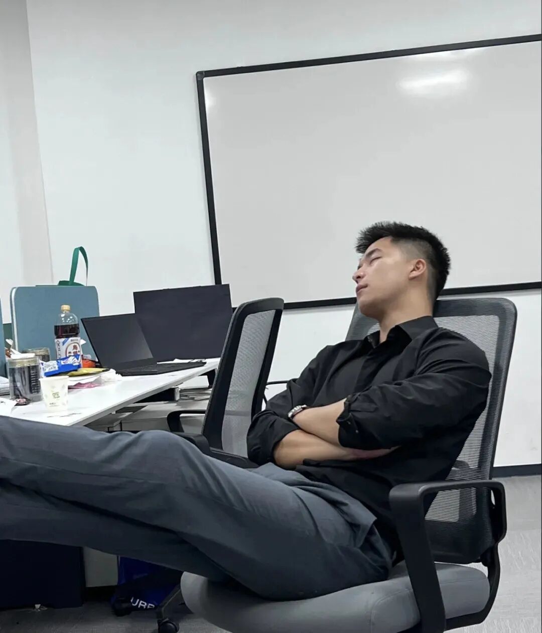 爱穿正装的英语老师，私下是这样的！