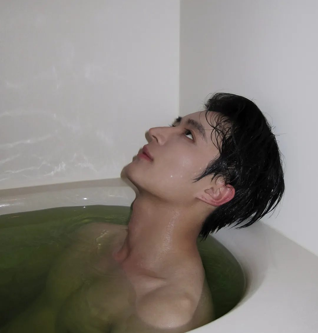 博士肌肉大男孩的职业西装风的转变.... 博士肌肉大男孩的职业西装风的转变....