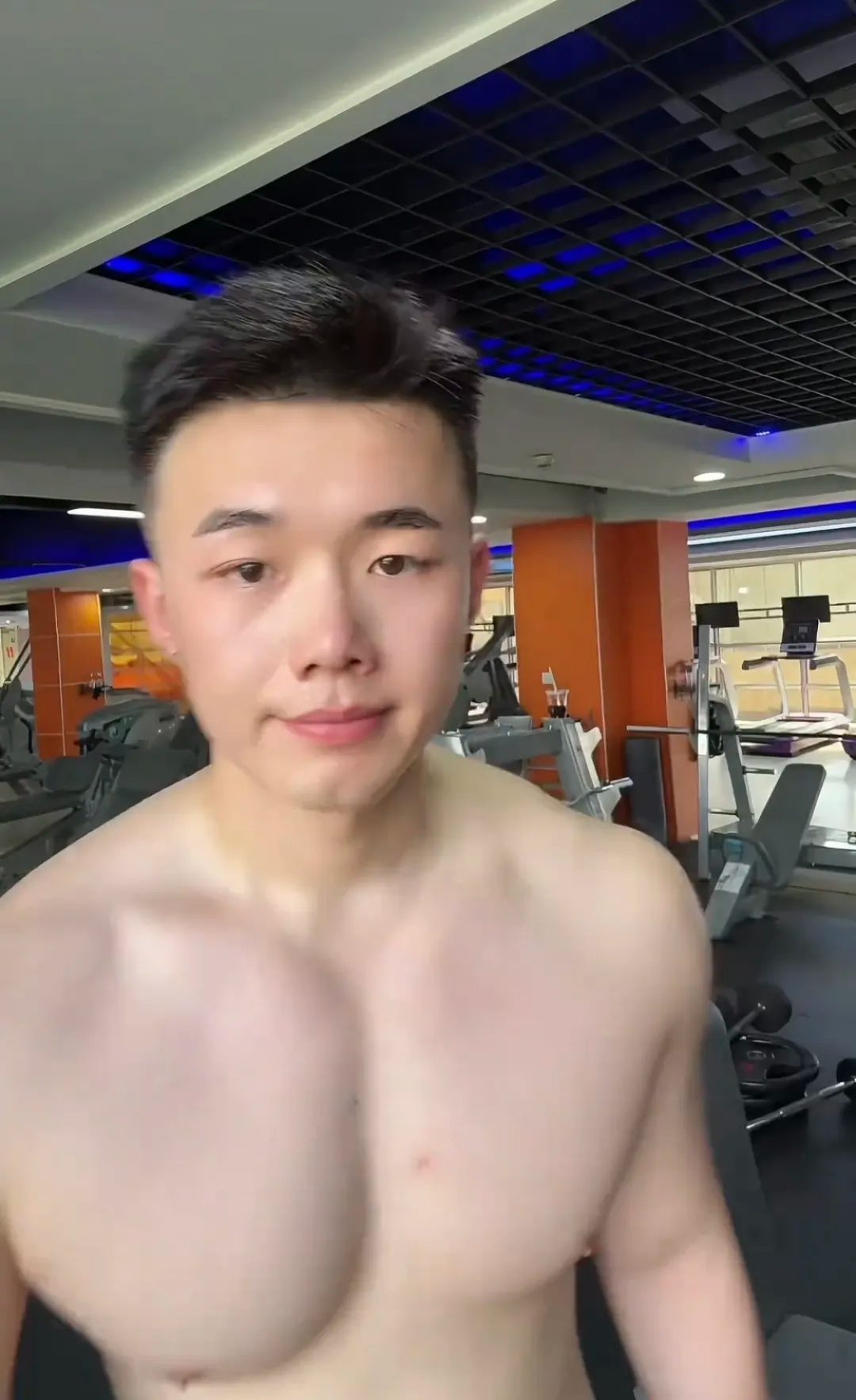 192cm 哈尔滨帅裁判员肌肉照被扒出，看了吗？！