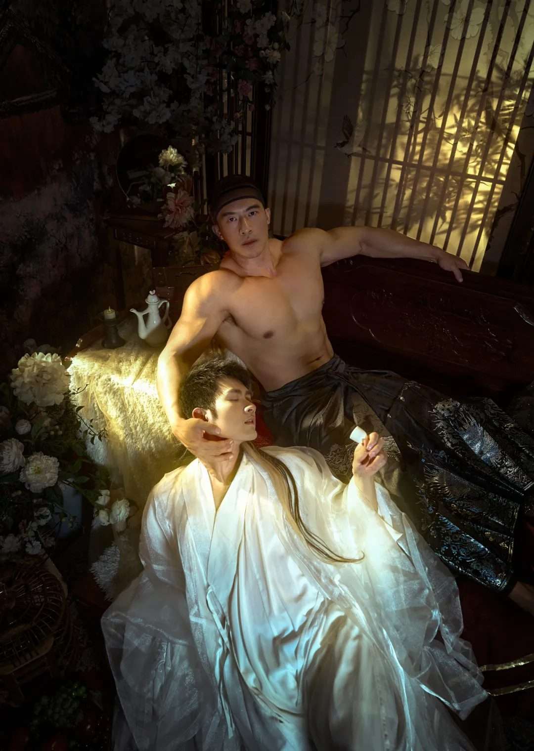 旷世肌肉美男子，同粗壮筋肉猛男把酒言欢通宵达旦