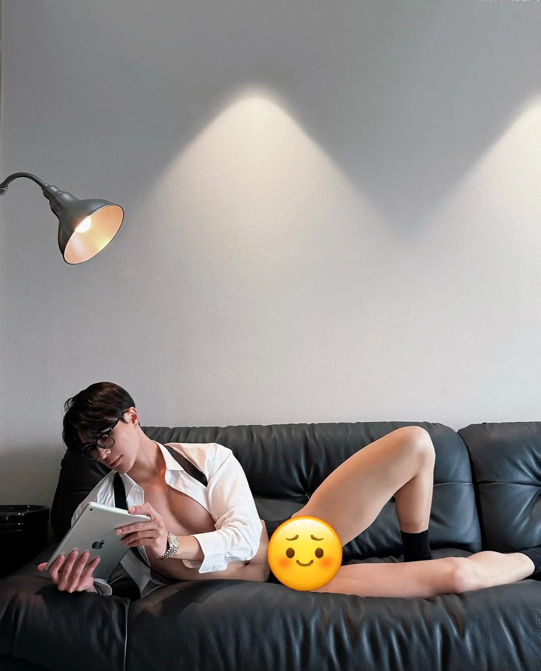 博士肌肉大男孩的职业西装风的转变.... 博士肌肉大男孩的职业西装风的转变....