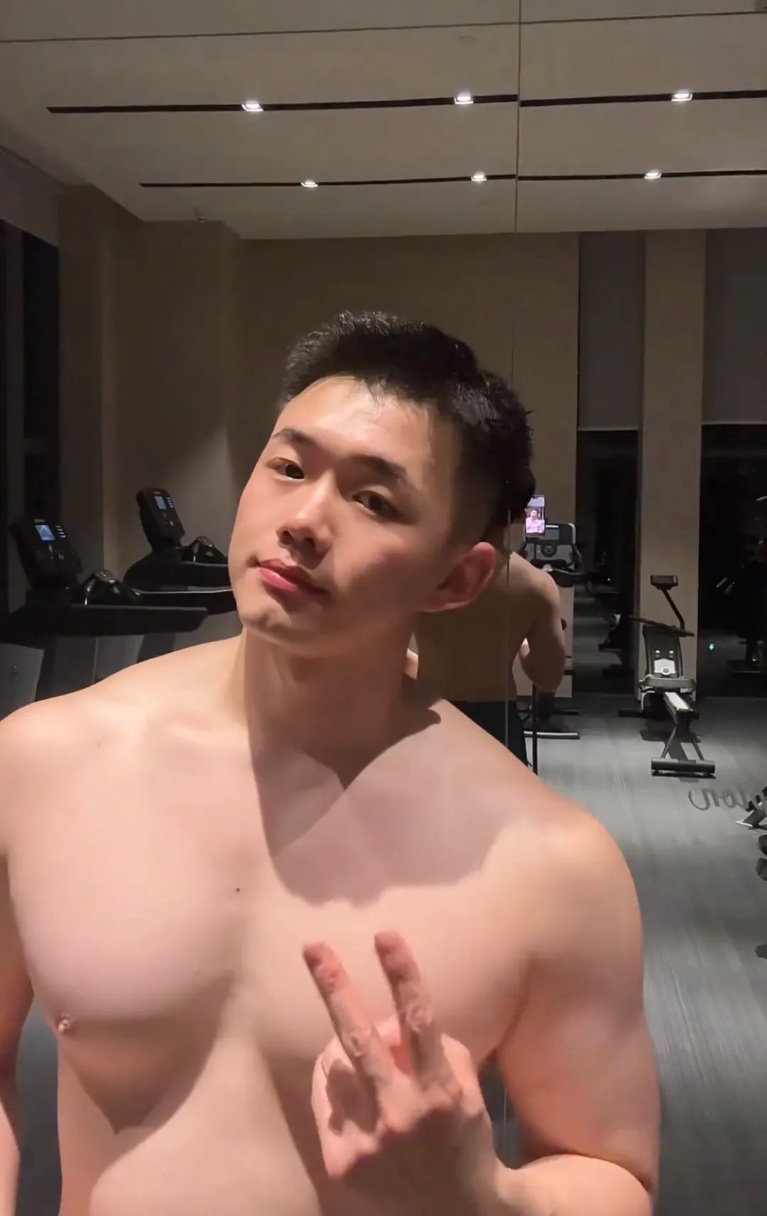 192cm 哈尔滨帅裁判员肌肉照被扒出，看了吗？！