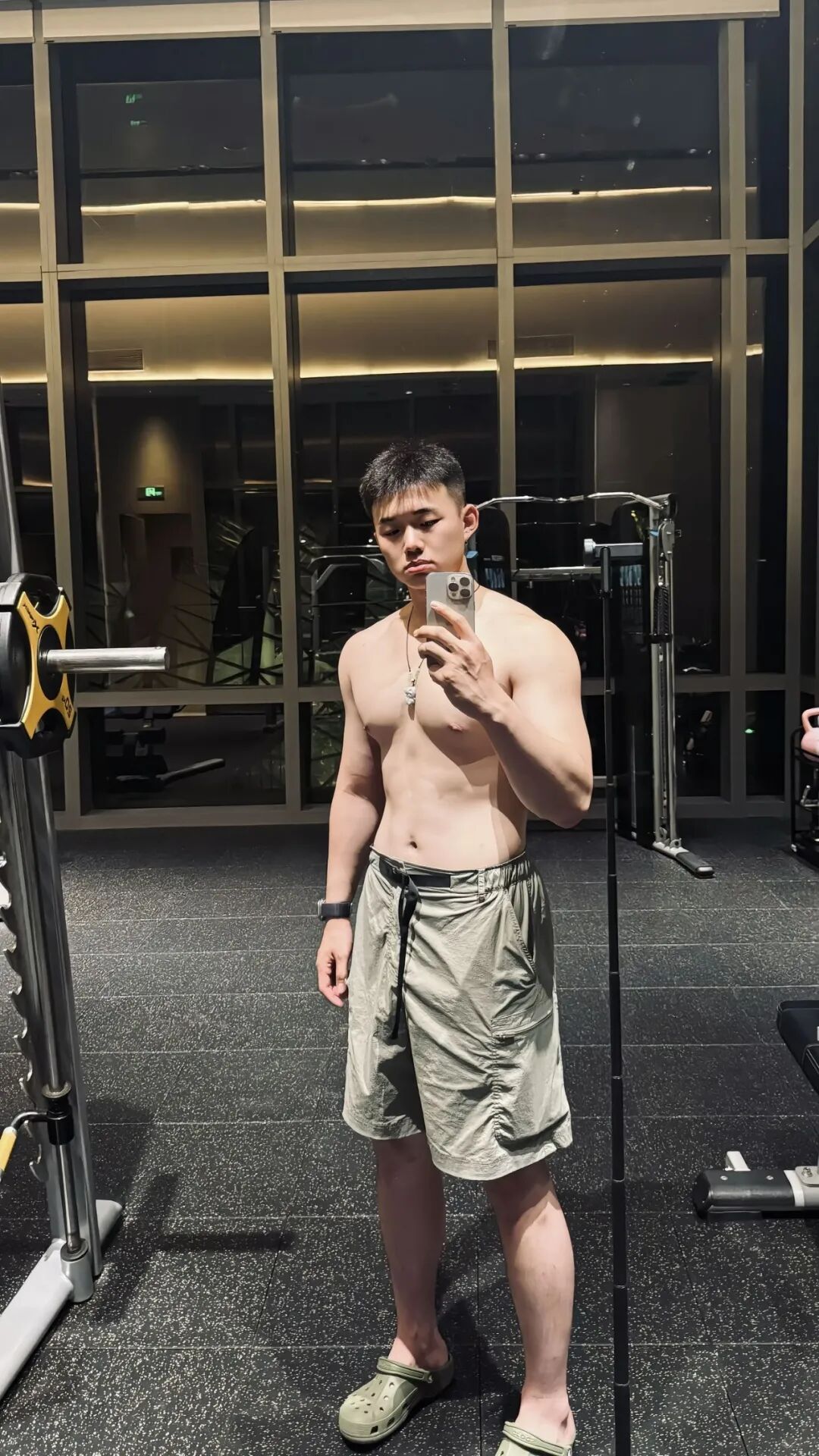 哈尔滨篮球裁判洗澡视频好强壮，192cm 粗壮长腿你看了吗？