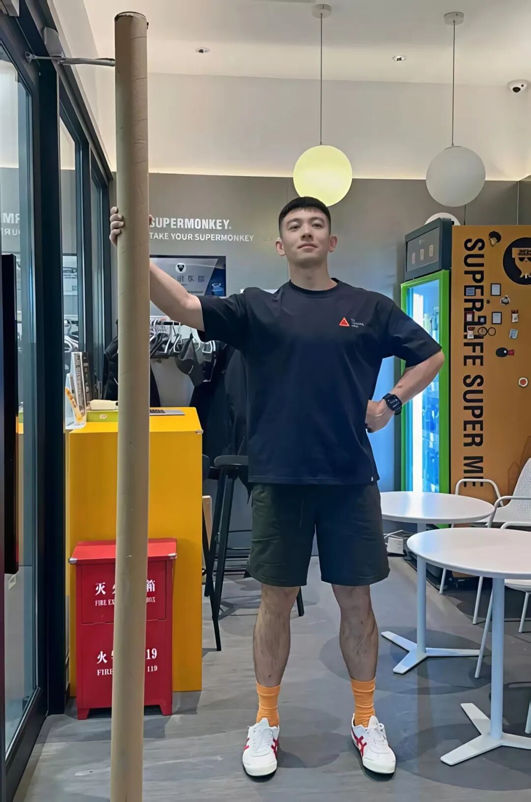 Hyrox 黑衣小哥又大又帅火出圈！被摸腹肌太顶了！