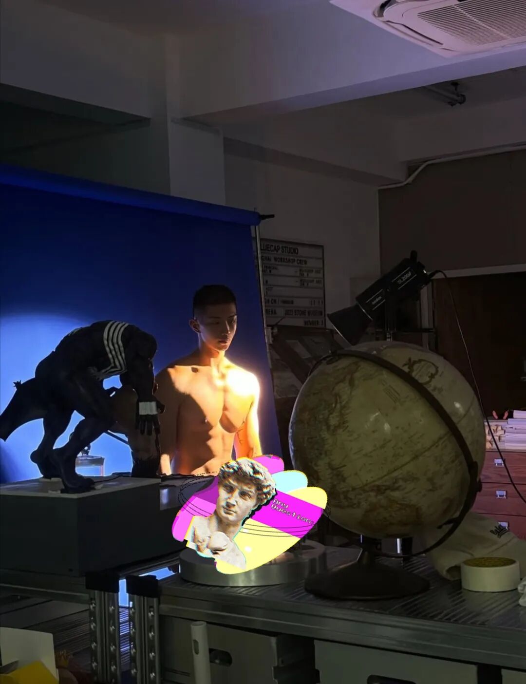 【10 月精选】ins 爆火的黑皮腹肌男模大尺度写真，翘臀腹肌 19 禁.....