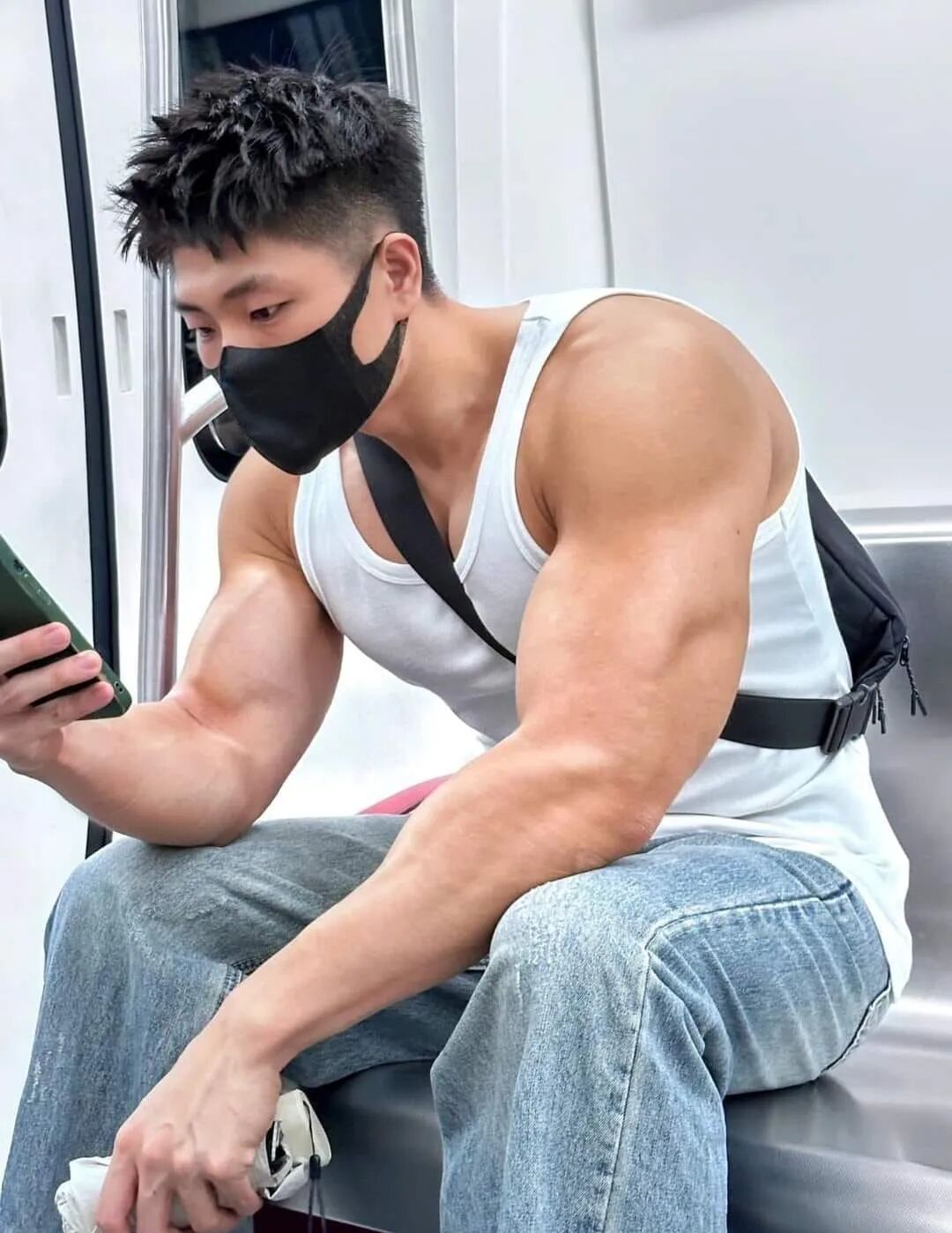 男生“两边铲”发型硬朗帅气，这 3 款潮流造型，剪完很有型！