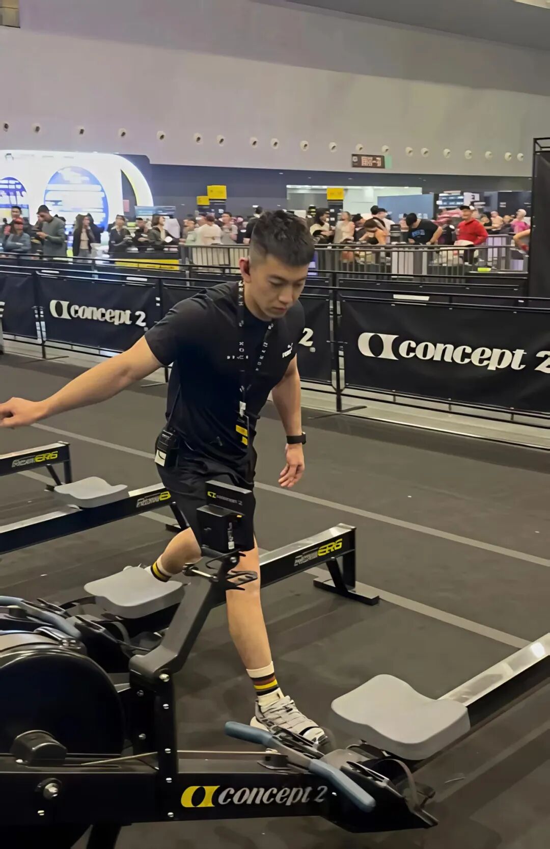 Hyrox 黑衣小哥又大又帅火出圈！被摸腹肌太顶了！