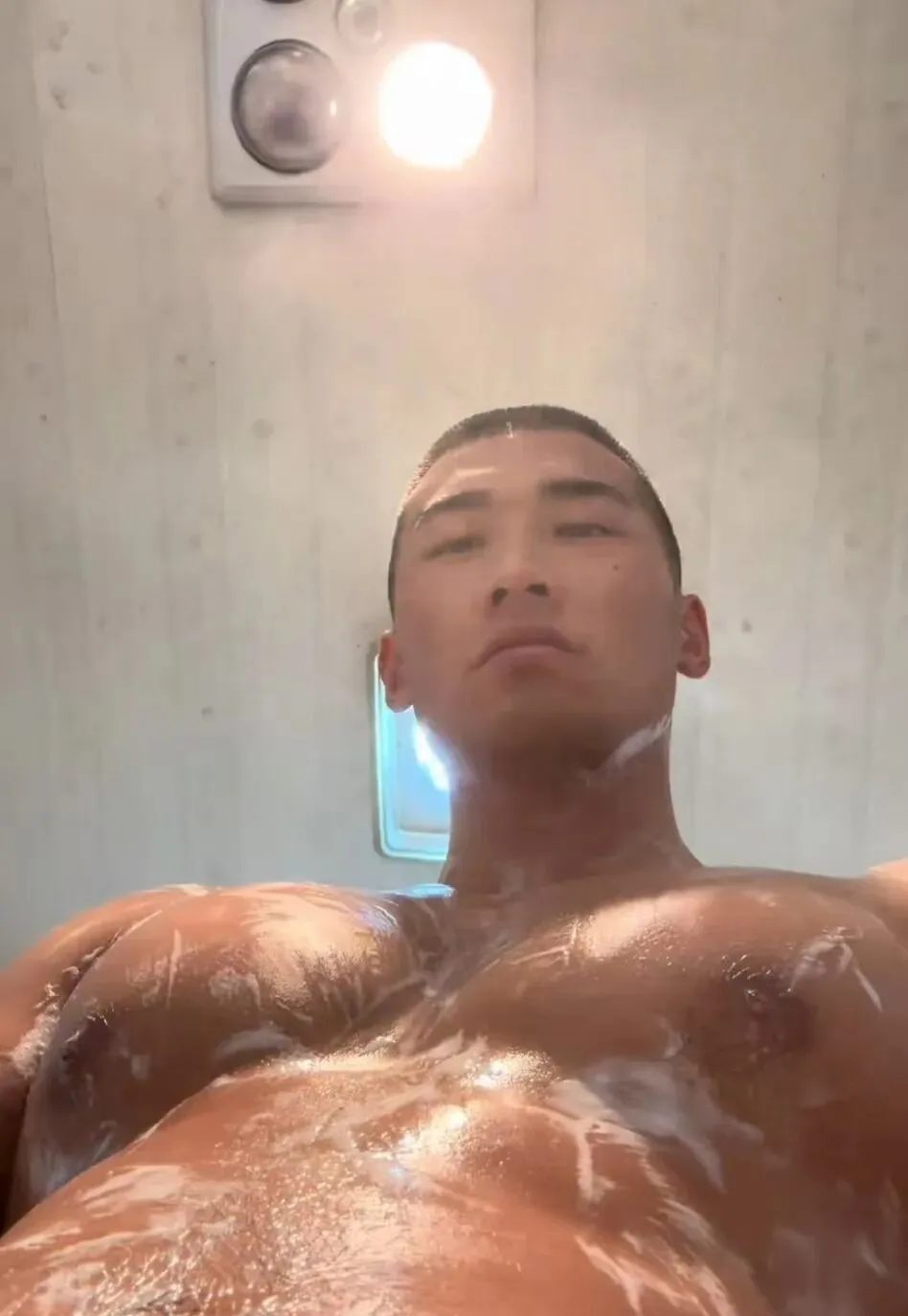 工地男神来袭!河南小伙寸头肌肉线条绝绝子! 工地男神来袭!河南小伙寸头肌肉线条绝绝子!