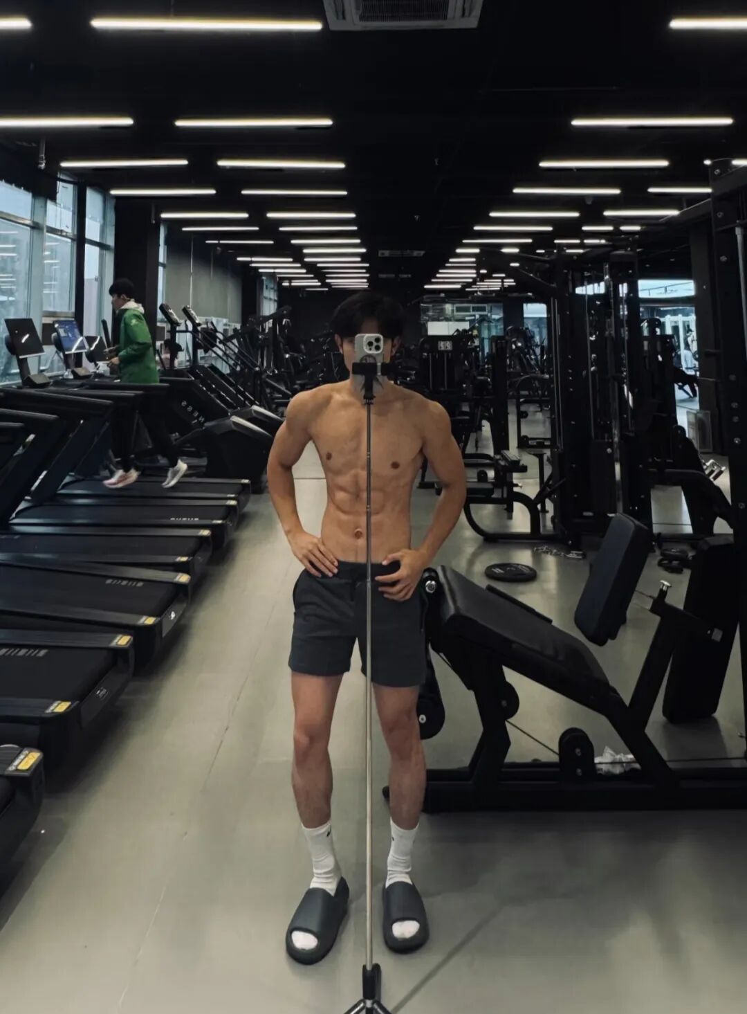 189 武汉地陪白袜肌肉帅哥，因只陪男粉丝爆火.....