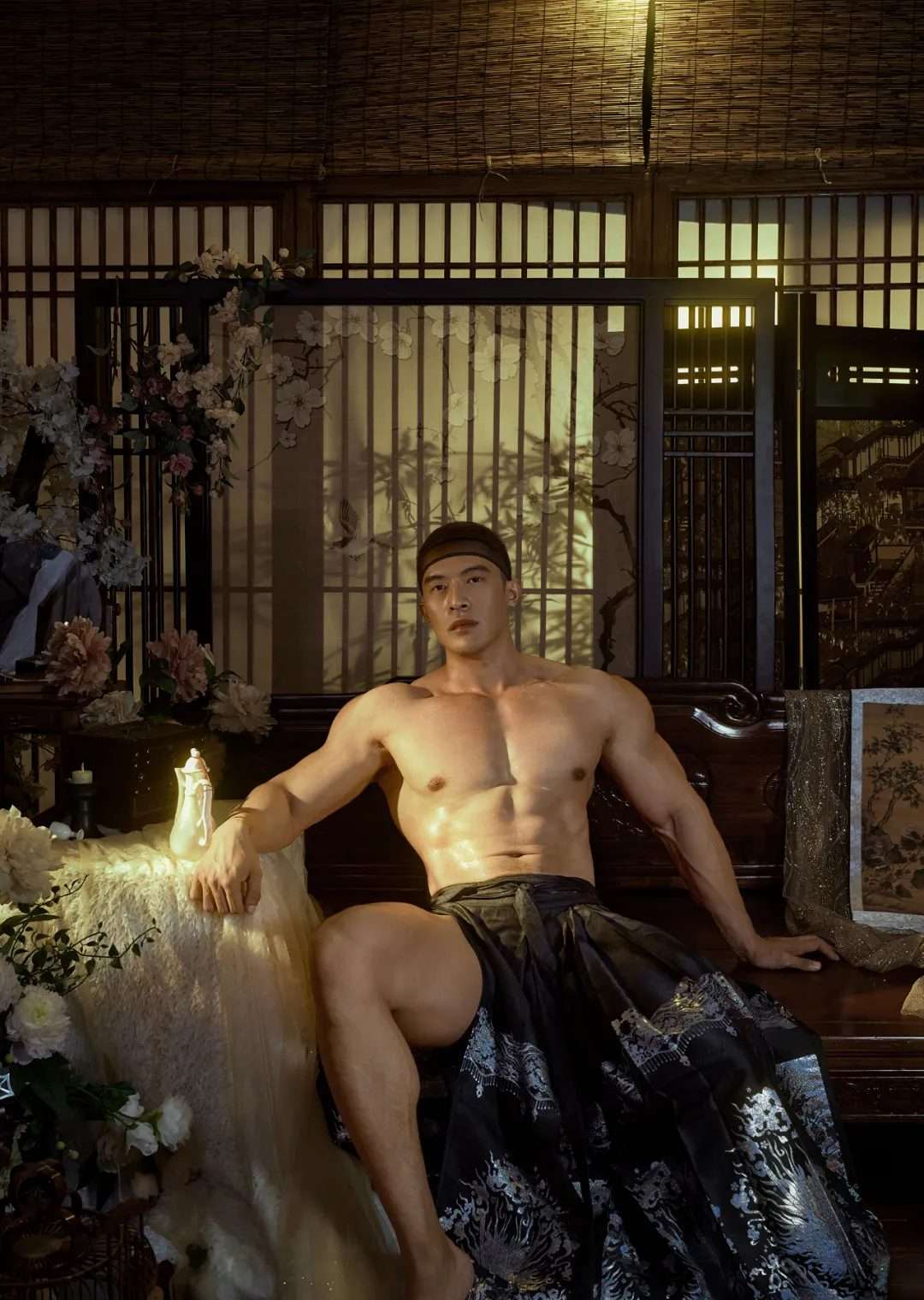 旷世肌肉美男子，同粗壮筋肉猛男把酒言欢通宵达旦