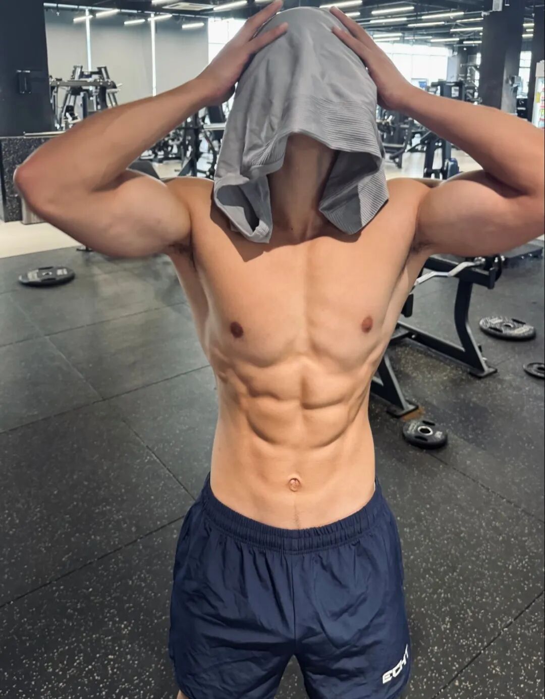 189 武汉地陪白袜肌肉帅哥，因只陪男粉丝爆火.....