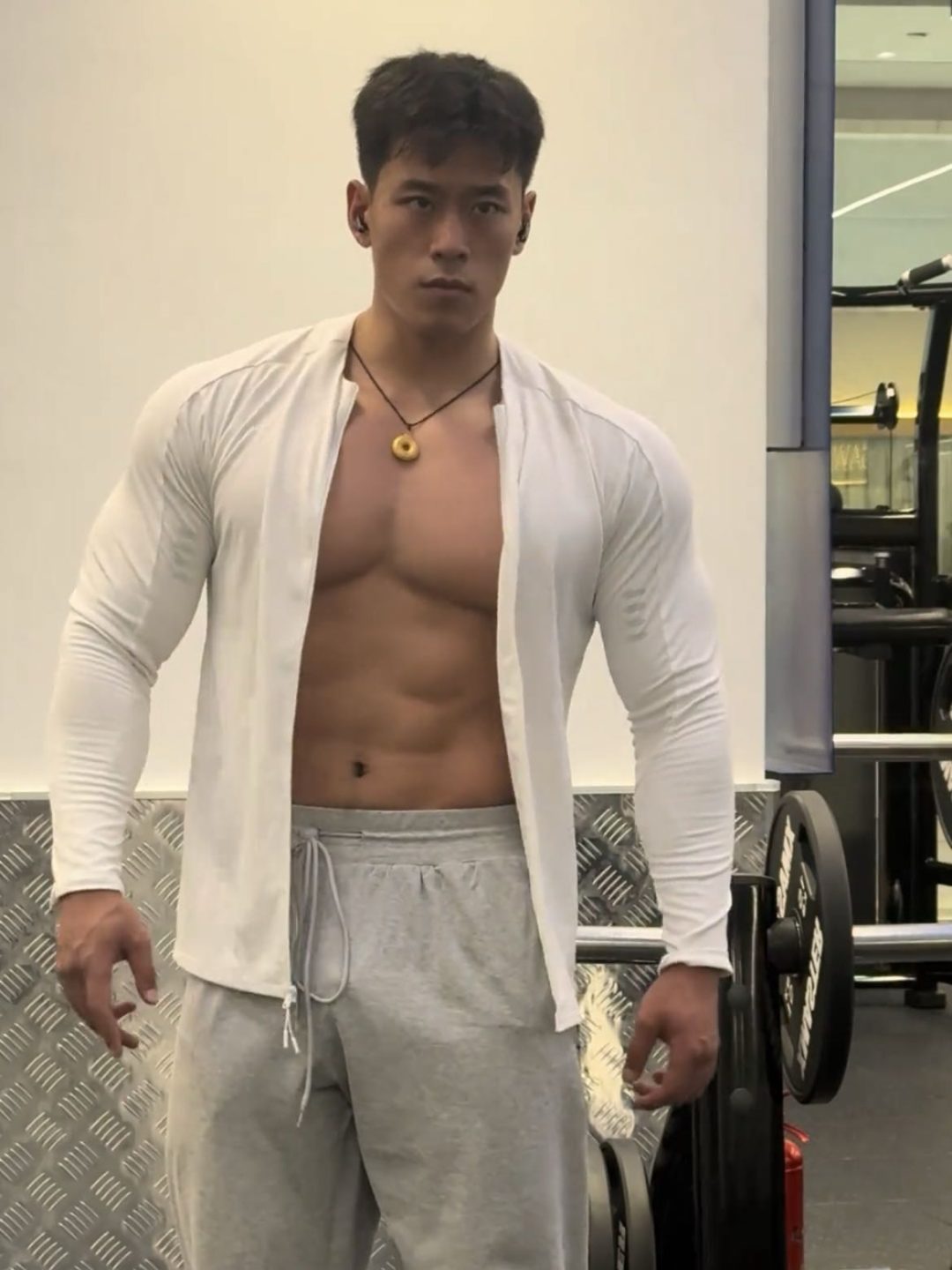 东北 182cm 直男列车员，私下秀肌肉竟然这么大！