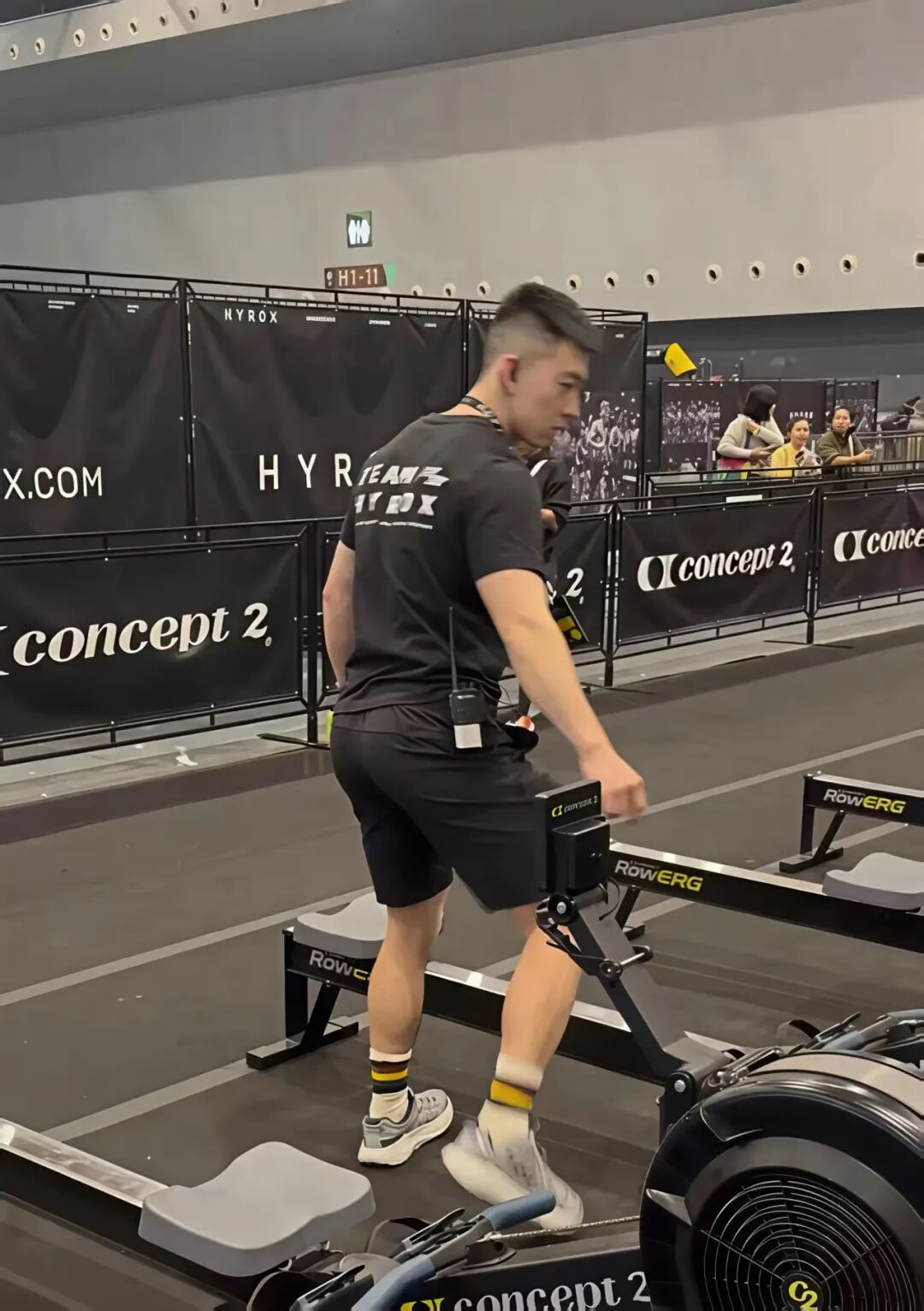 Hyrox 黑衣小哥又大又帅火出圈！被摸腹肌太顶了！