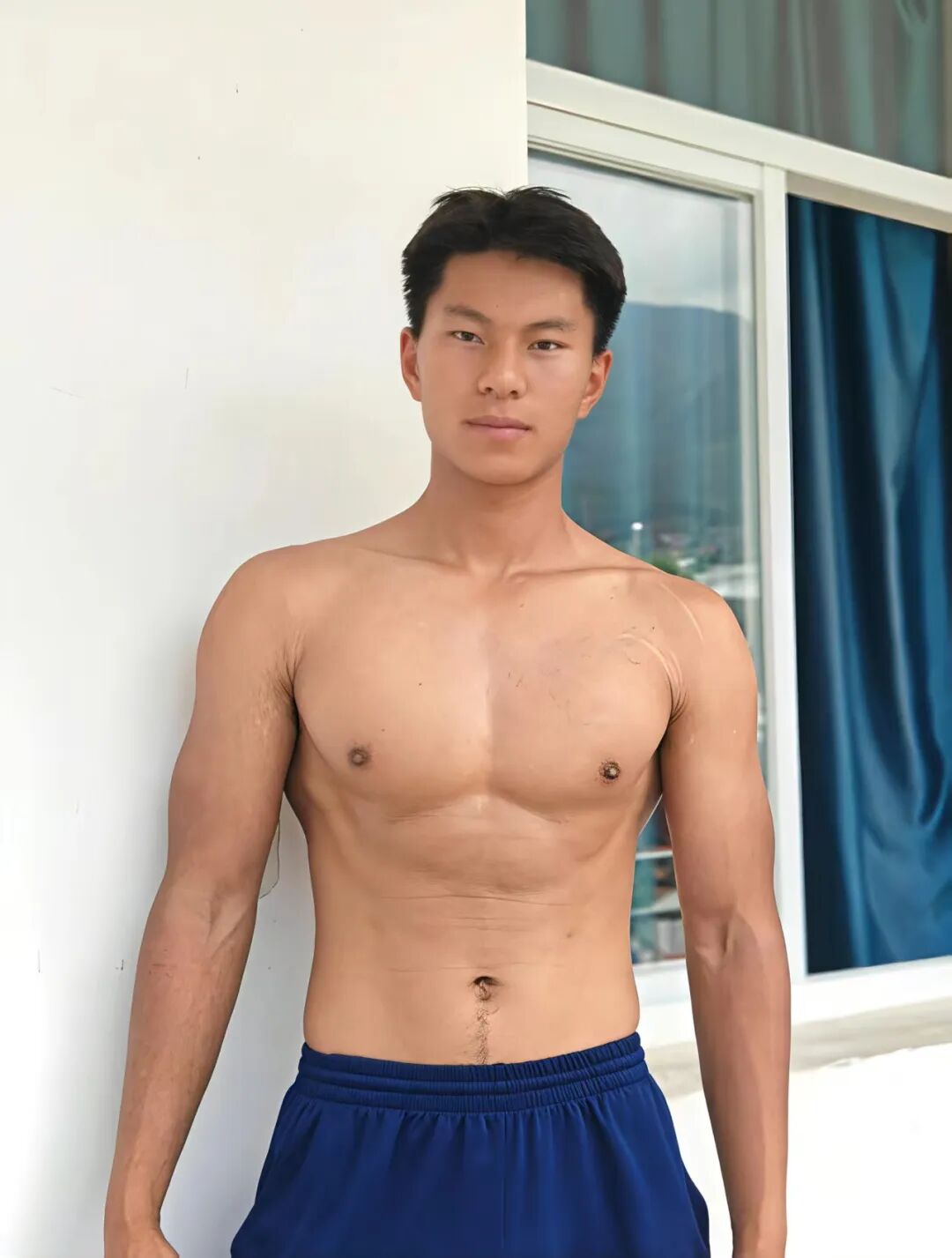 凉山州 23 岁黑皮消防小哥脱了腹毛凸显！看着就很猛……