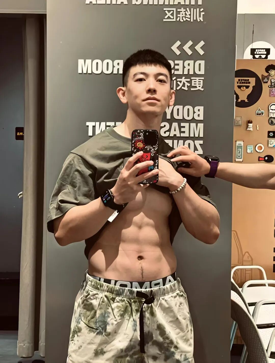 Hyrox 黑衣小哥又大又帅火出圈！被摸腹肌太顶了！