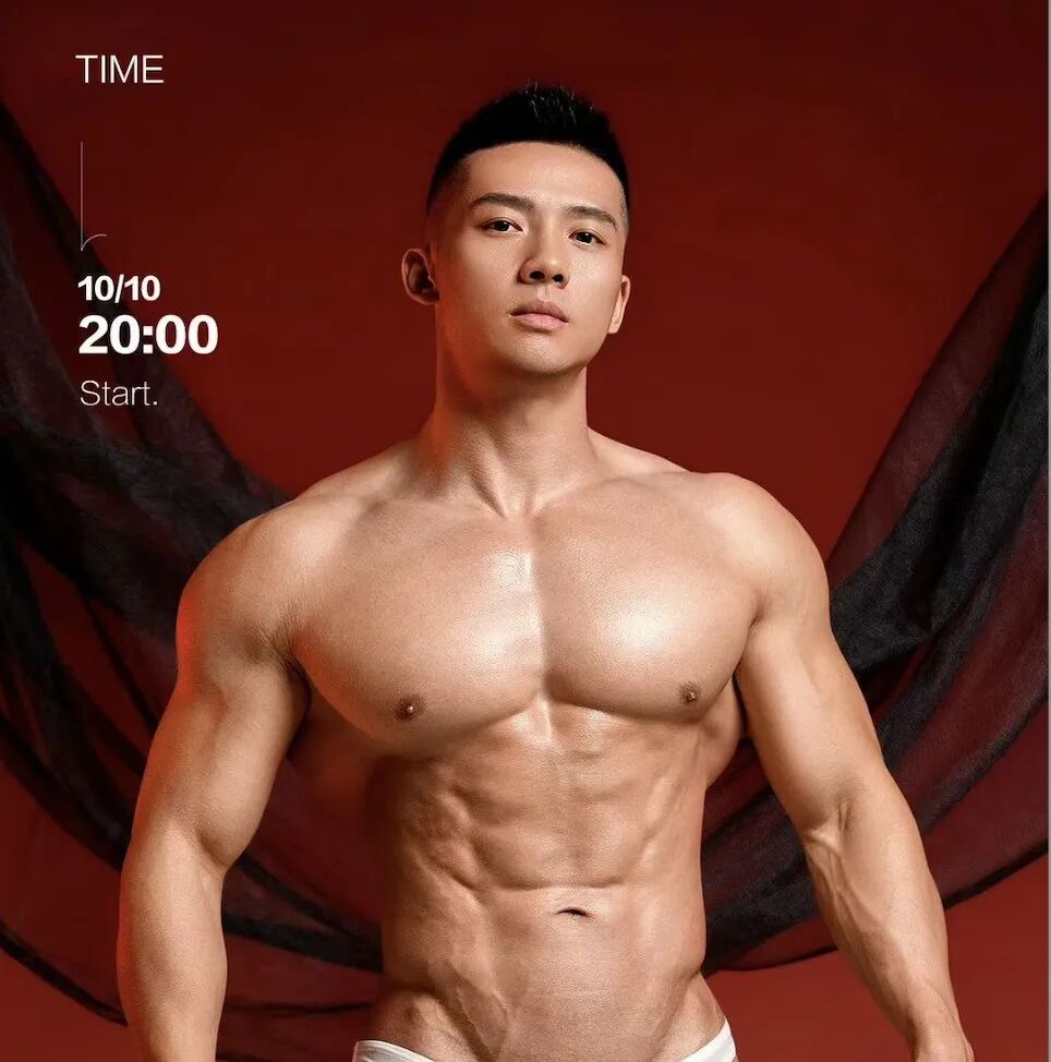 祝万成时隔多年做内裤男模 肌肉身竟变化这么大？！