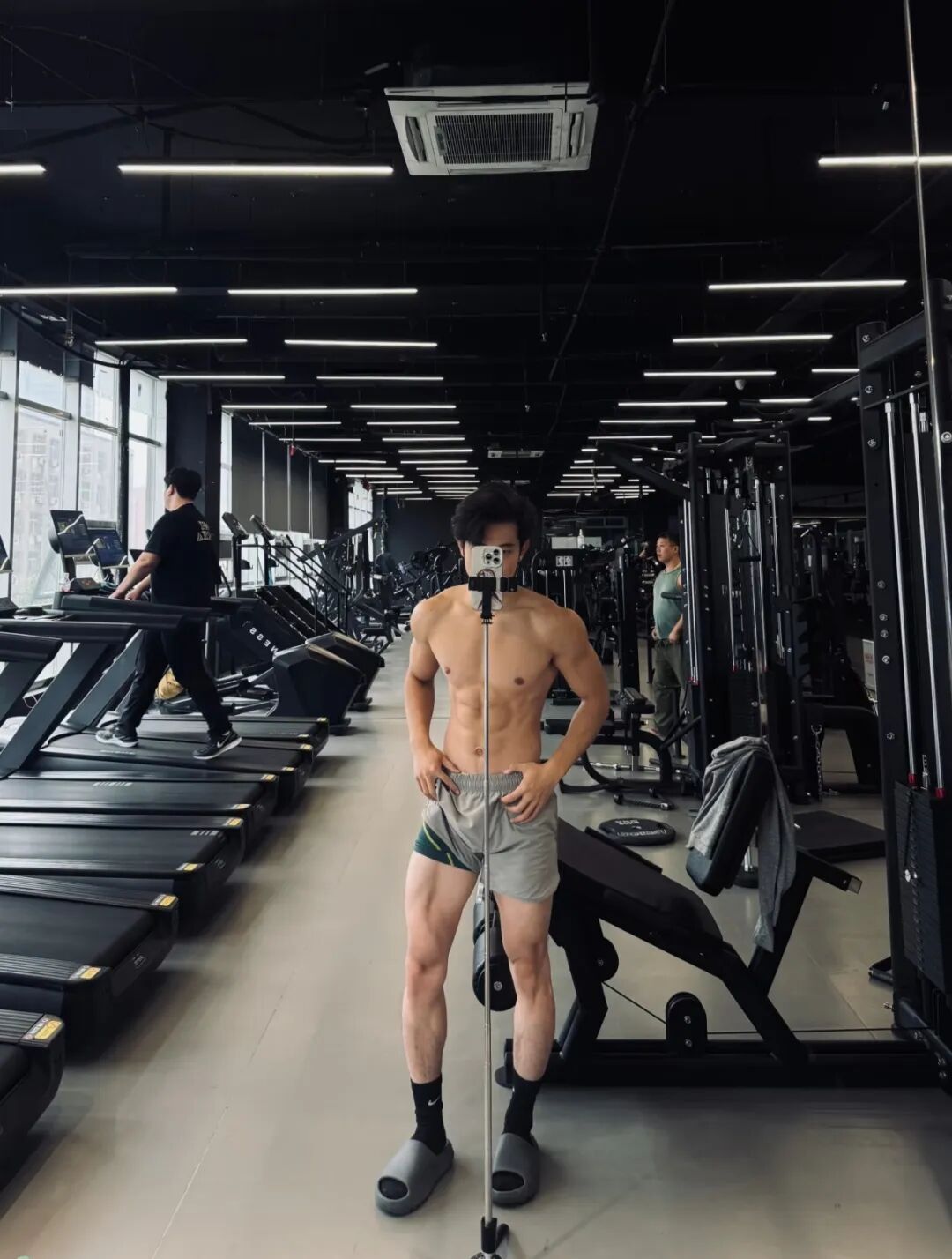 189 武汉地陪白袜肌肉帅哥，因只陪男粉丝爆火.....