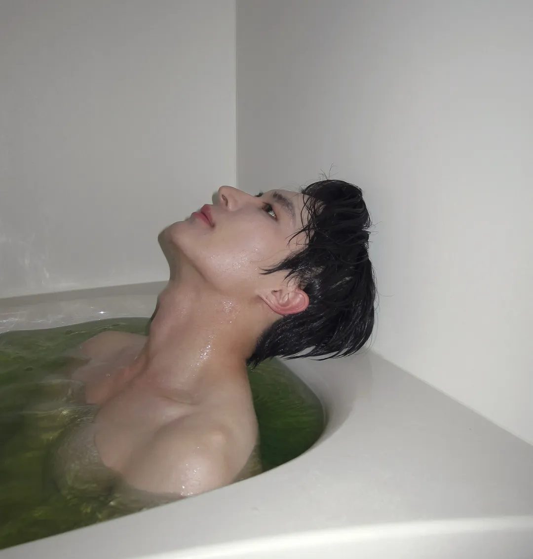 博士肌肉大男孩的职业西装风的转变.... 博士肌肉大男孩的职业西装风的转变....