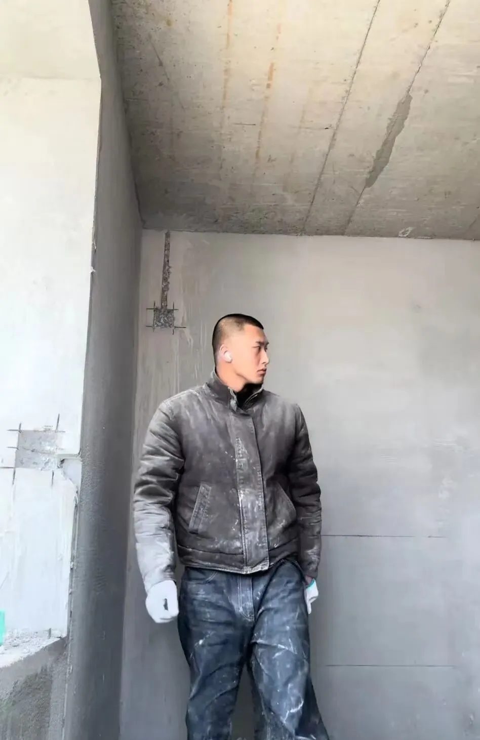 工地男神来袭!河南小伙寸头肌肉线条绝绝子! 工地男神来袭!河南小伙寸头肌肉线条绝绝子!