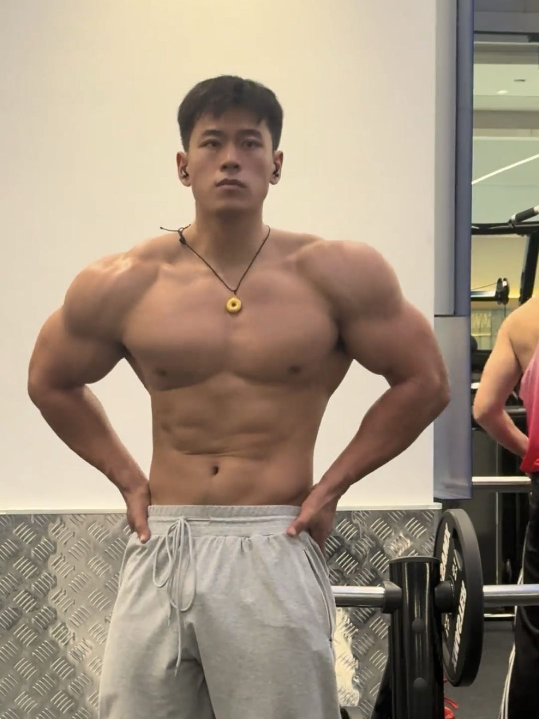 东北 182cm 直男列车员，私下秀肌肉竟然这么大！