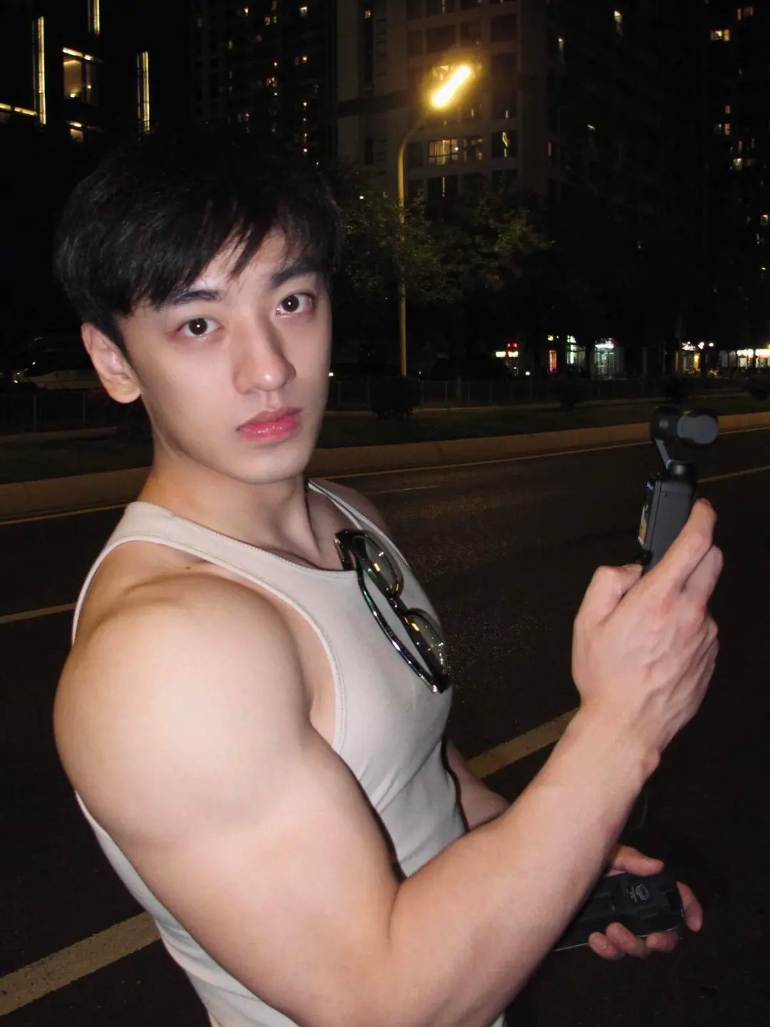 白皮腹肌小哥撕漫男主本男！