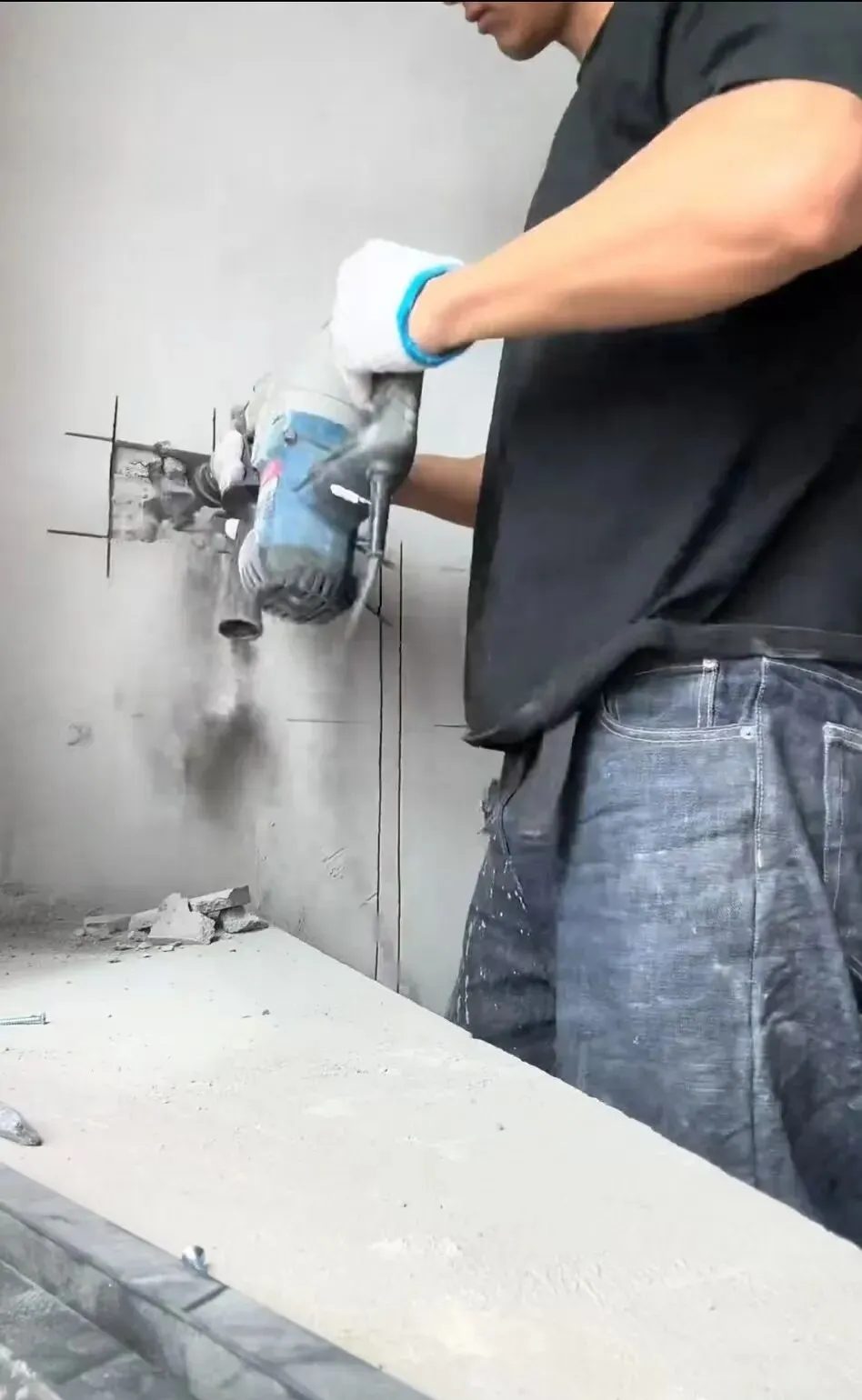 工地男神来袭!河南小伙寸头肌肉线条绝绝子! 工地男神来袭!河南小伙寸头肌肉线条绝绝子!