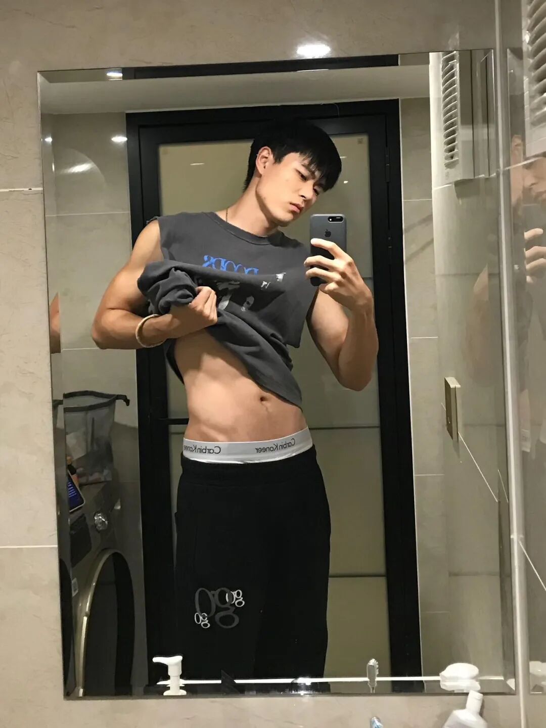 188cm 北京薄肌美术生男大，这个鼻子好大啊！