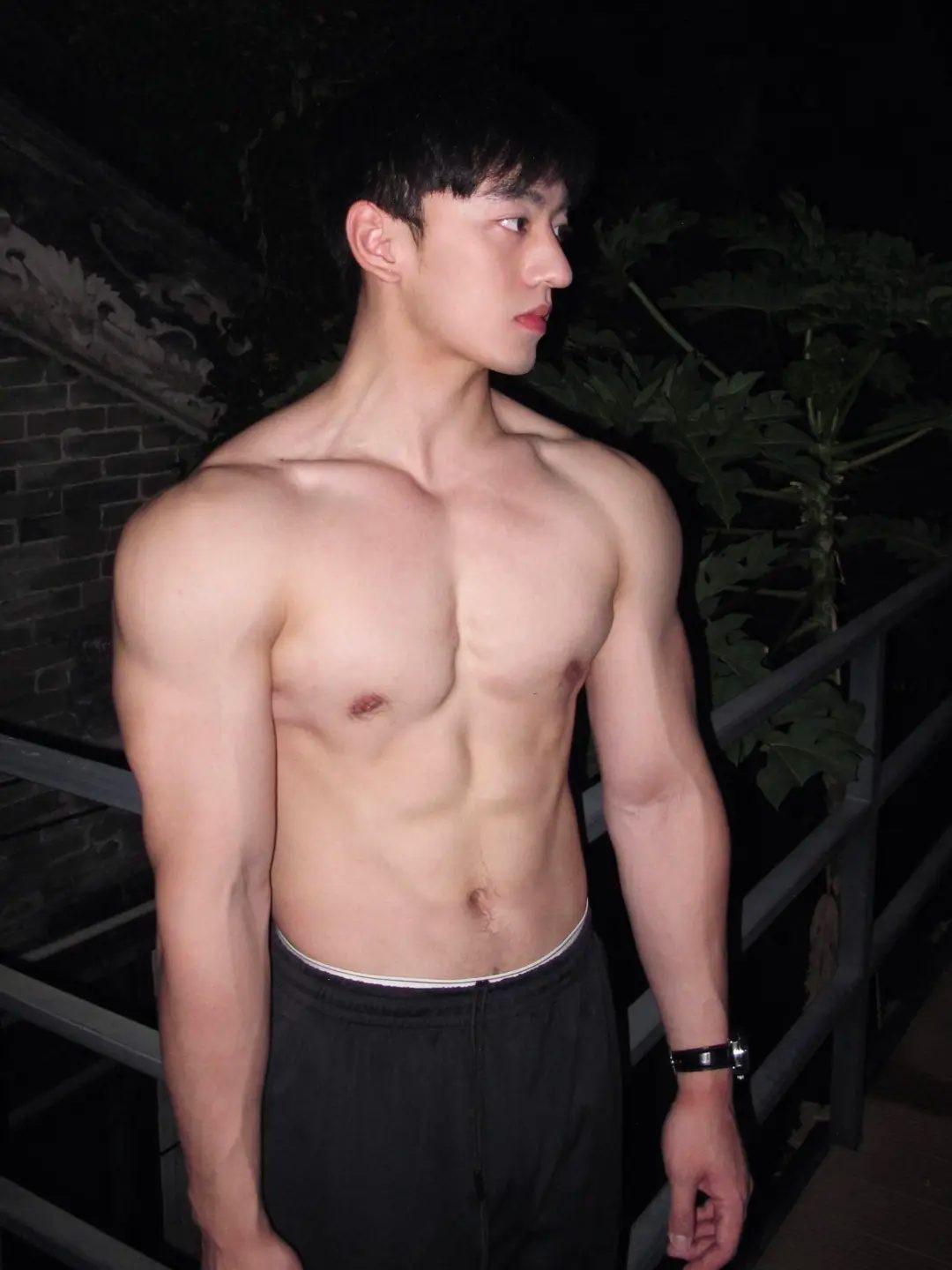 白皮腹肌小哥撕漫男主本男！