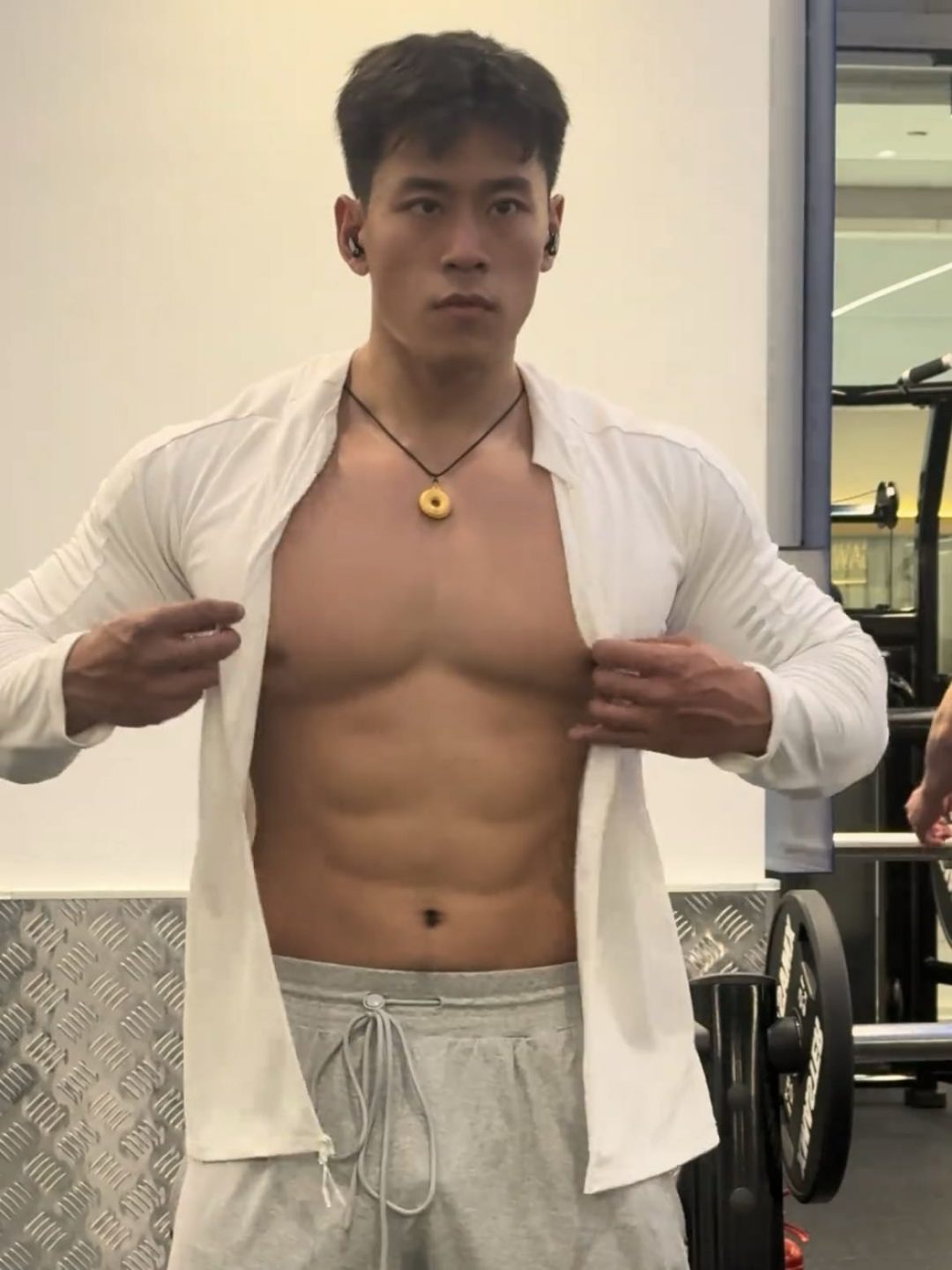 东北 182cm 直男列车员，私下秀肌肉竟然这么大！