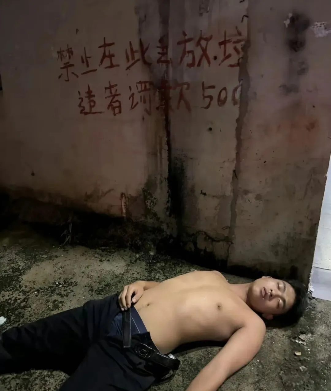 闪送外卖帅哥累了也会做 SPA! 闪送外卖帅哥累了也会做 SPA!